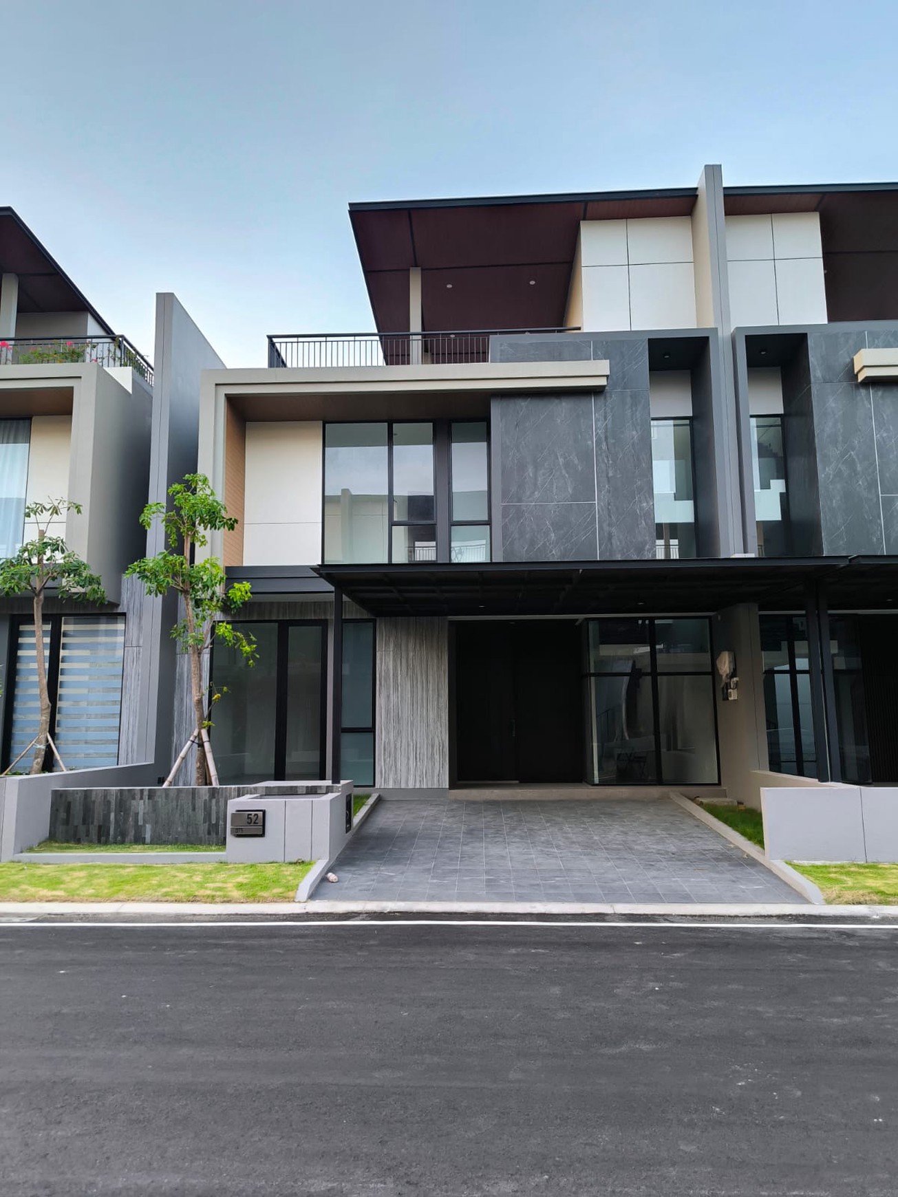Dijual Rumah Baru Citraland District 9 Surabaya Special Bonus Rooftop Space - Strategis Lokasi Terdepan Dekat Patung Merlion, G Walk, Sekolah Ciputra
