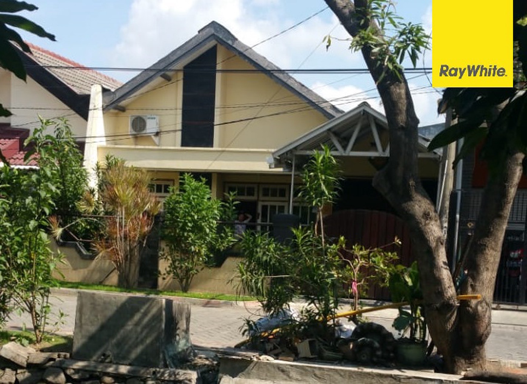 Dijual Rumah SHM di Griya Kebraon Tengah Surabaya