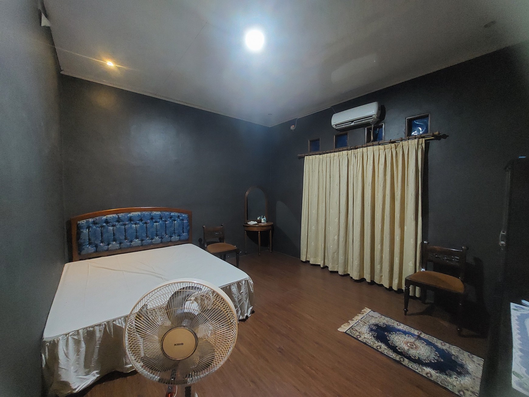 Rumah Besar dan Luas di Villa Pertiwi Depok