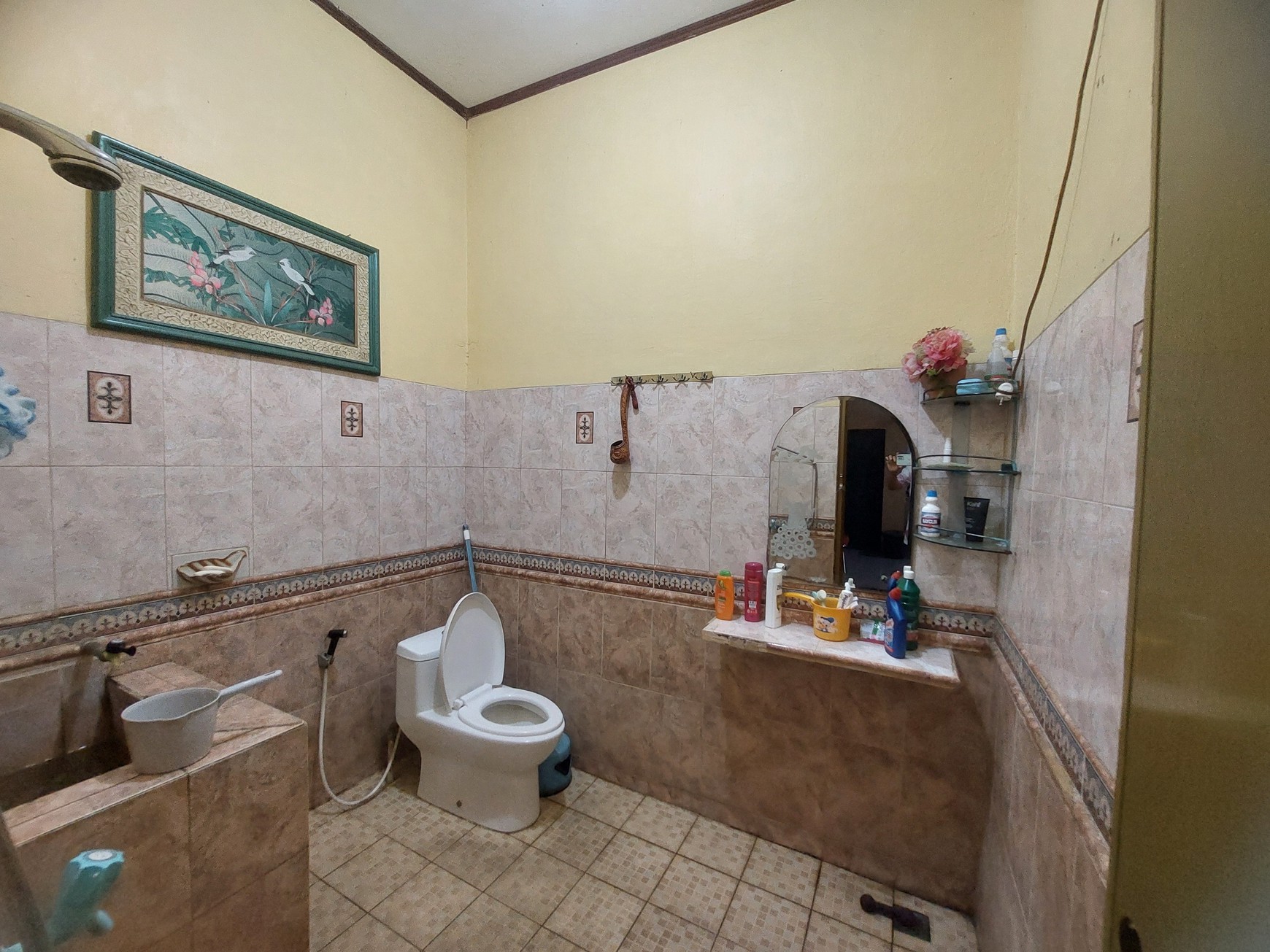 Rumah Besar dan Luas di Villa Pertiwi Depok