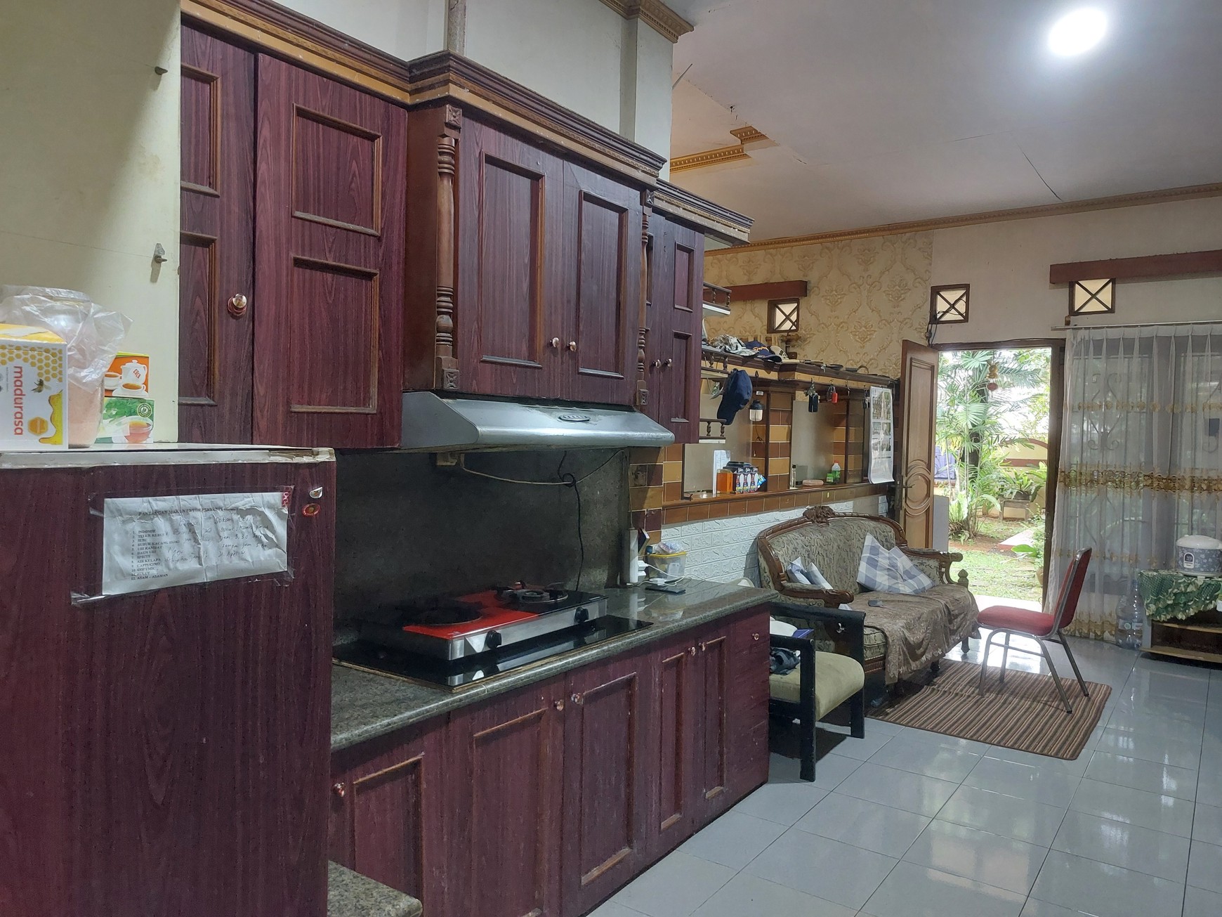 Rumah Besar dan Luas di Villa Pertiwi Depok