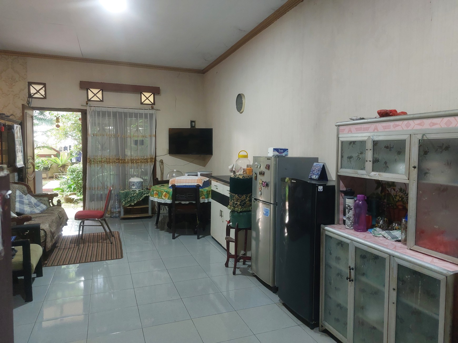 Rumah Besar dan Luas di Villa Pertiwi Depok