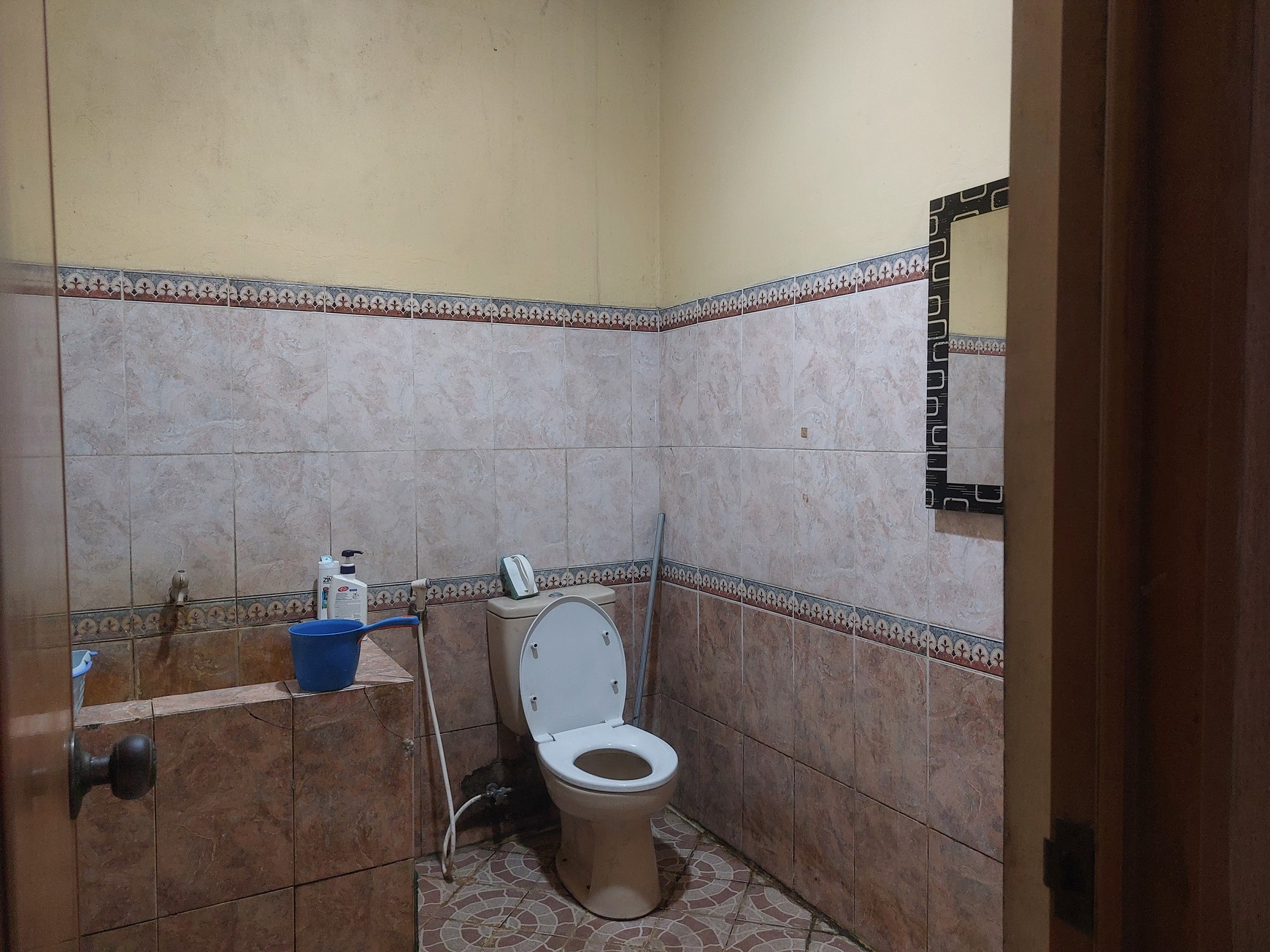 Rumah Besar dan Luas di Villa Pertiwi Depok