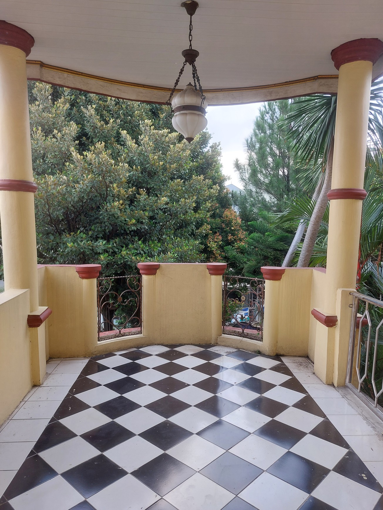 Rumah Besar dan Luas di Villa Pertiwi Depok