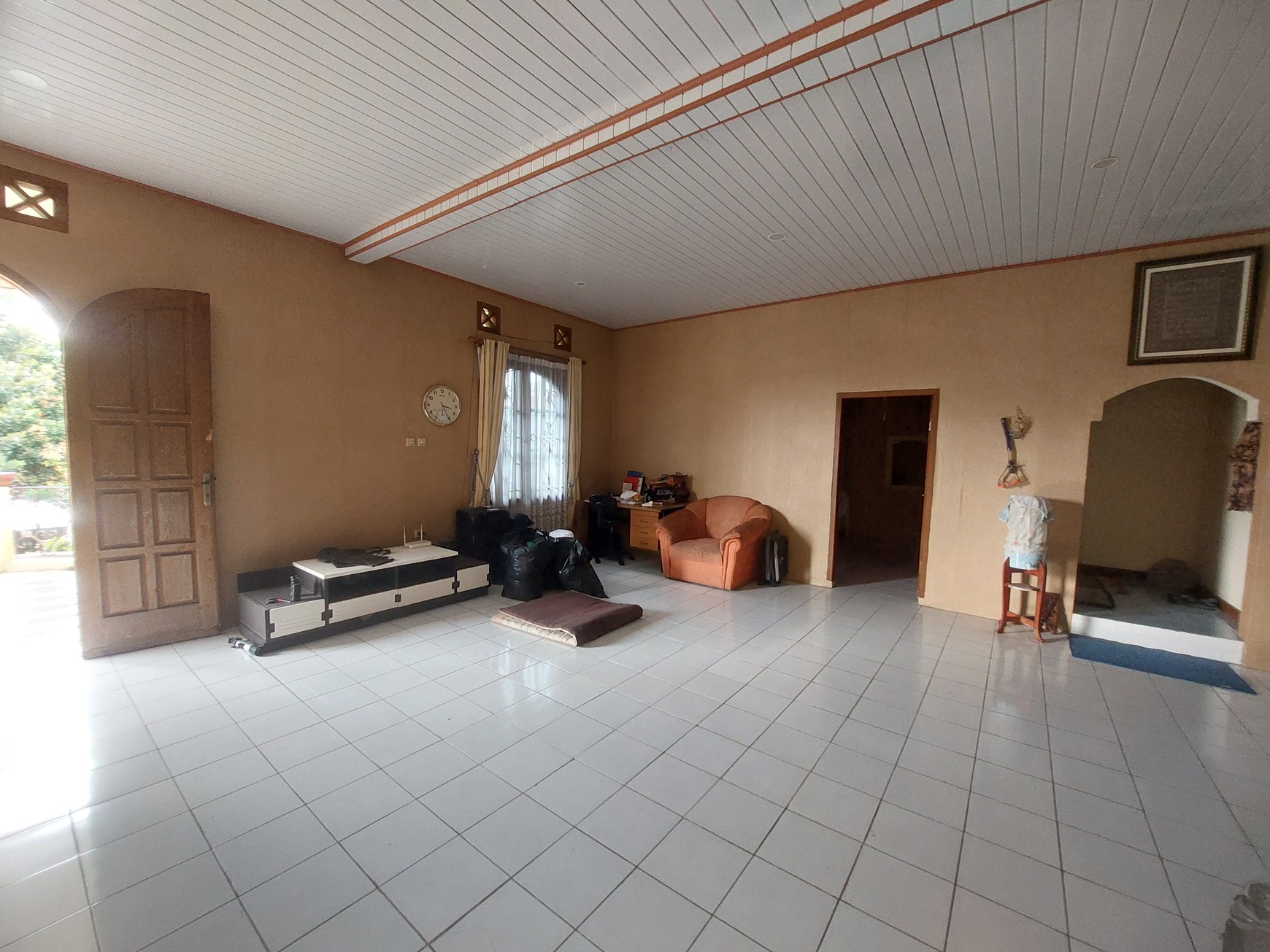 Rumah Besar dan Luas di Villa Pertiwi Depok