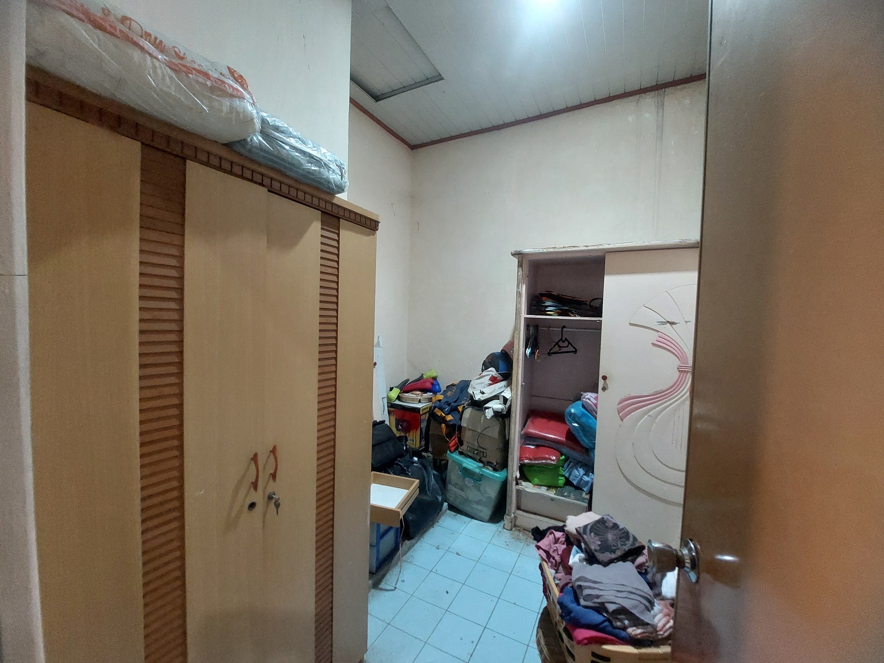 Rumah Besar dan Luas di Villa Pertiwi Depok