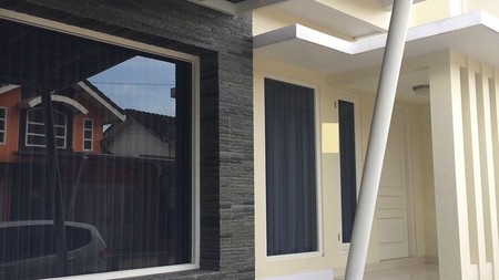 Rumah Tinggal Semi Furnish Di Dalam Perumahan Taman Merapi