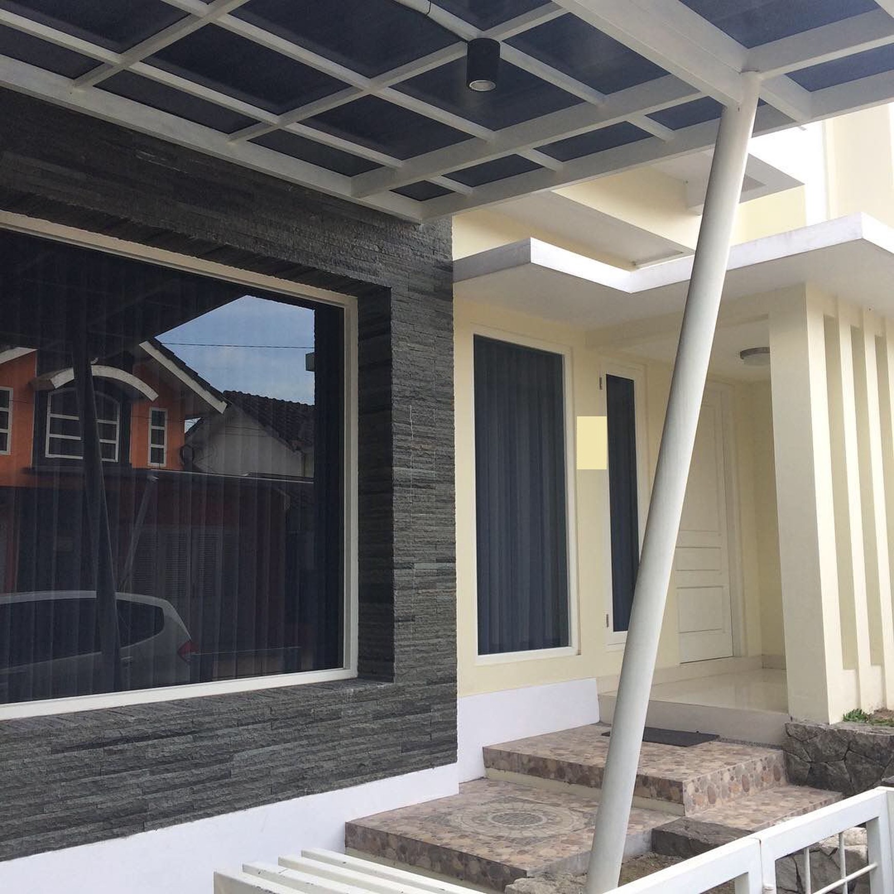 Rumah Tinggal Semi Furnish Di Dalam Perumahan Taman Merapi