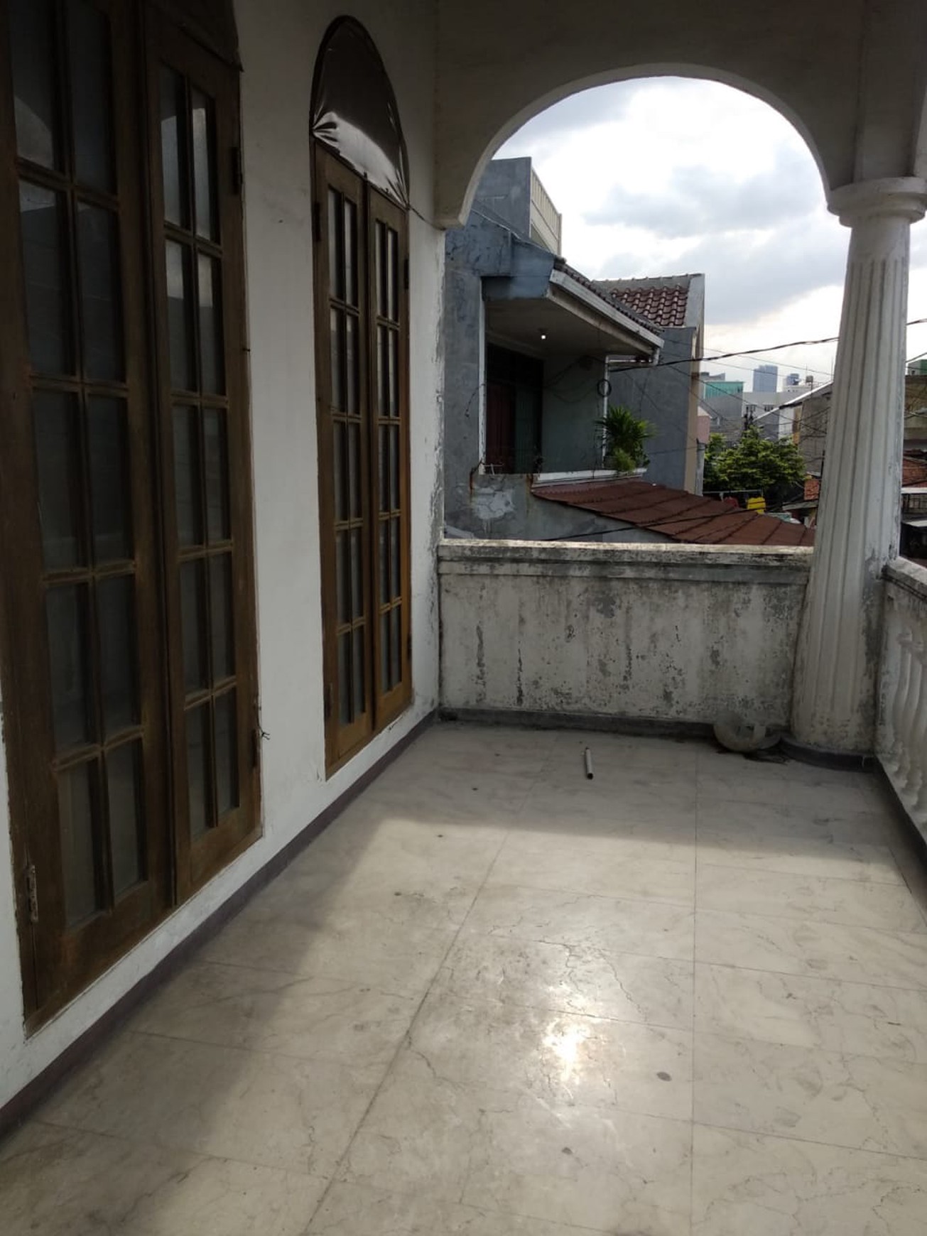DIJUAL RUMAH 2 LANTAI SHM, JALAN TANAH ABANG IV DALAM atau JALAN PETOJO SABANGAN