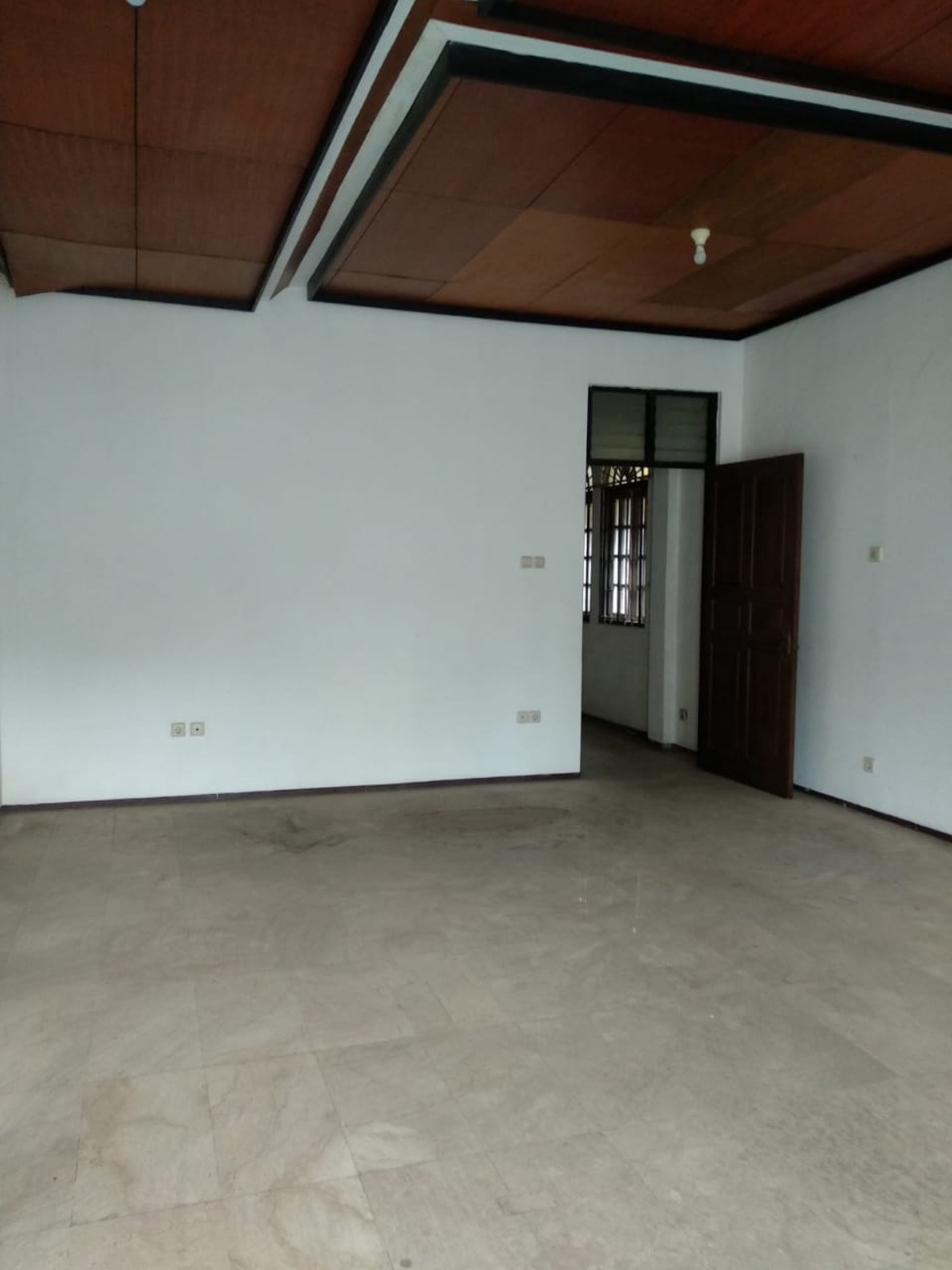DIJUAL RUMAH 2 LANTAI SHM, JALAN TANAH ABANG IV DALAM atau JALAN PETOJO SABANGAN