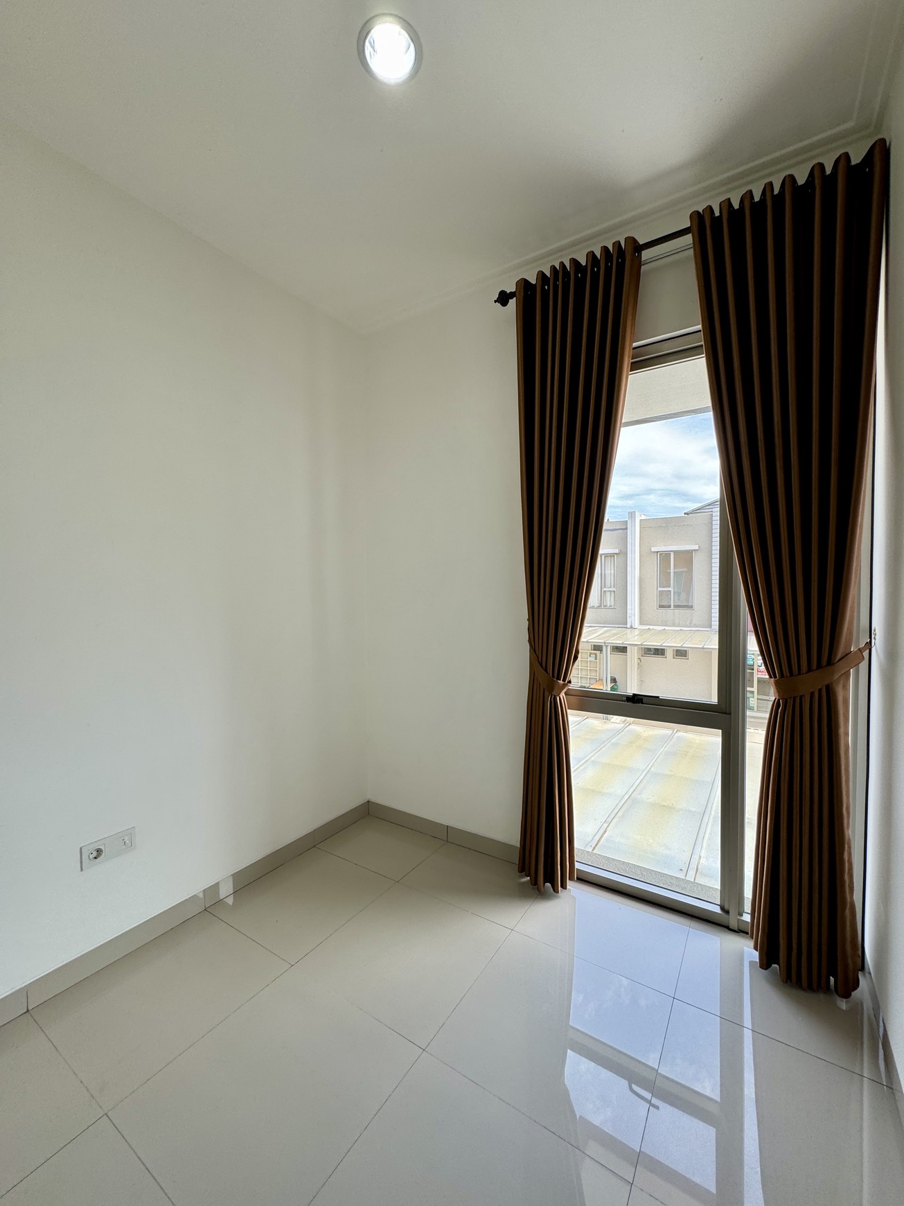 Dijual Rumah di Pik 2, Cluster Riverside