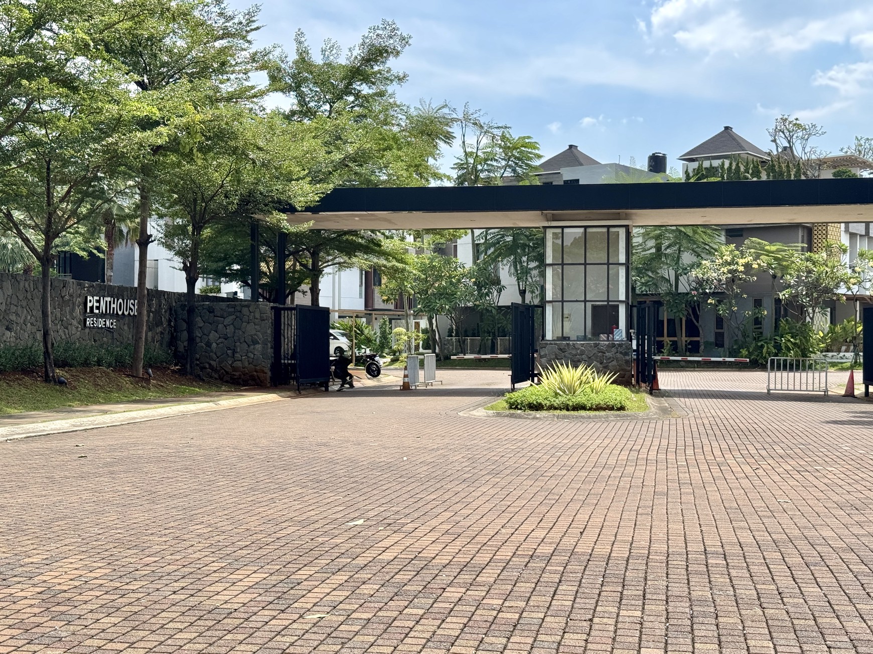 Dijual Rumah Mewah di Puri 11 Residence 