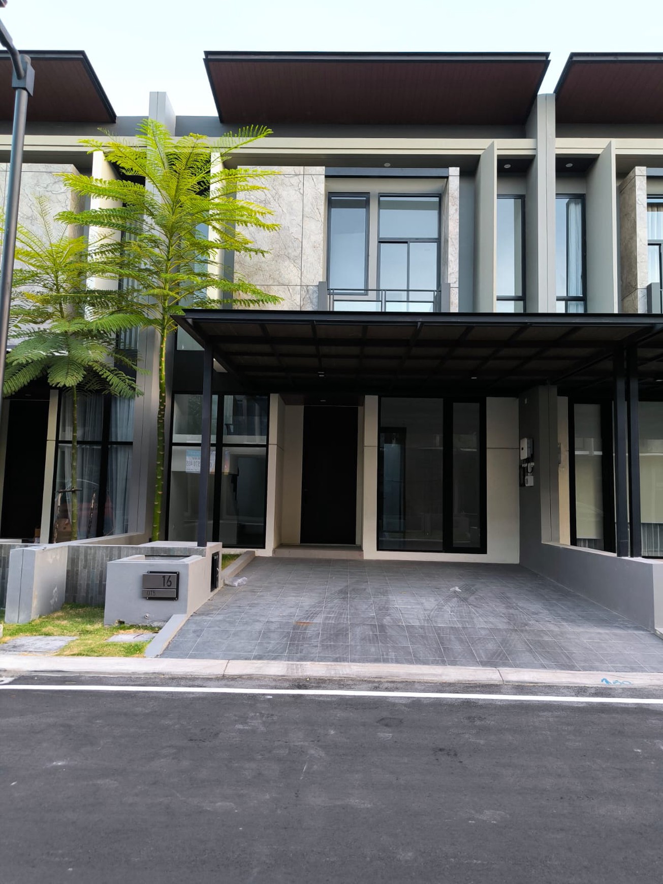 Dijual Rumah Baru District 9 Citraland Surabaya
