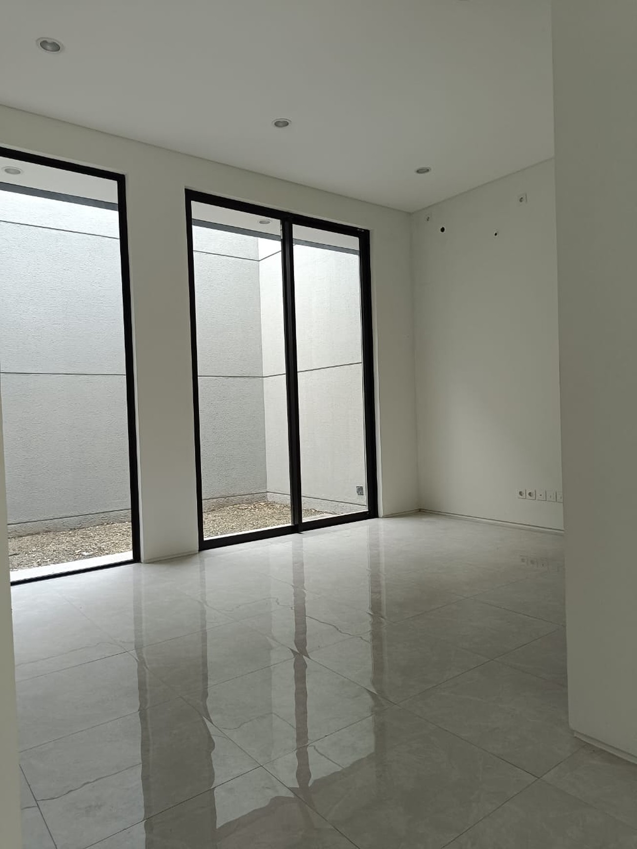 3 Milyar Dijual Rumah Baru District 9 Surabaya Smart Home - Smart Solar Sistem - Modern 2 Lantai Siap Huni