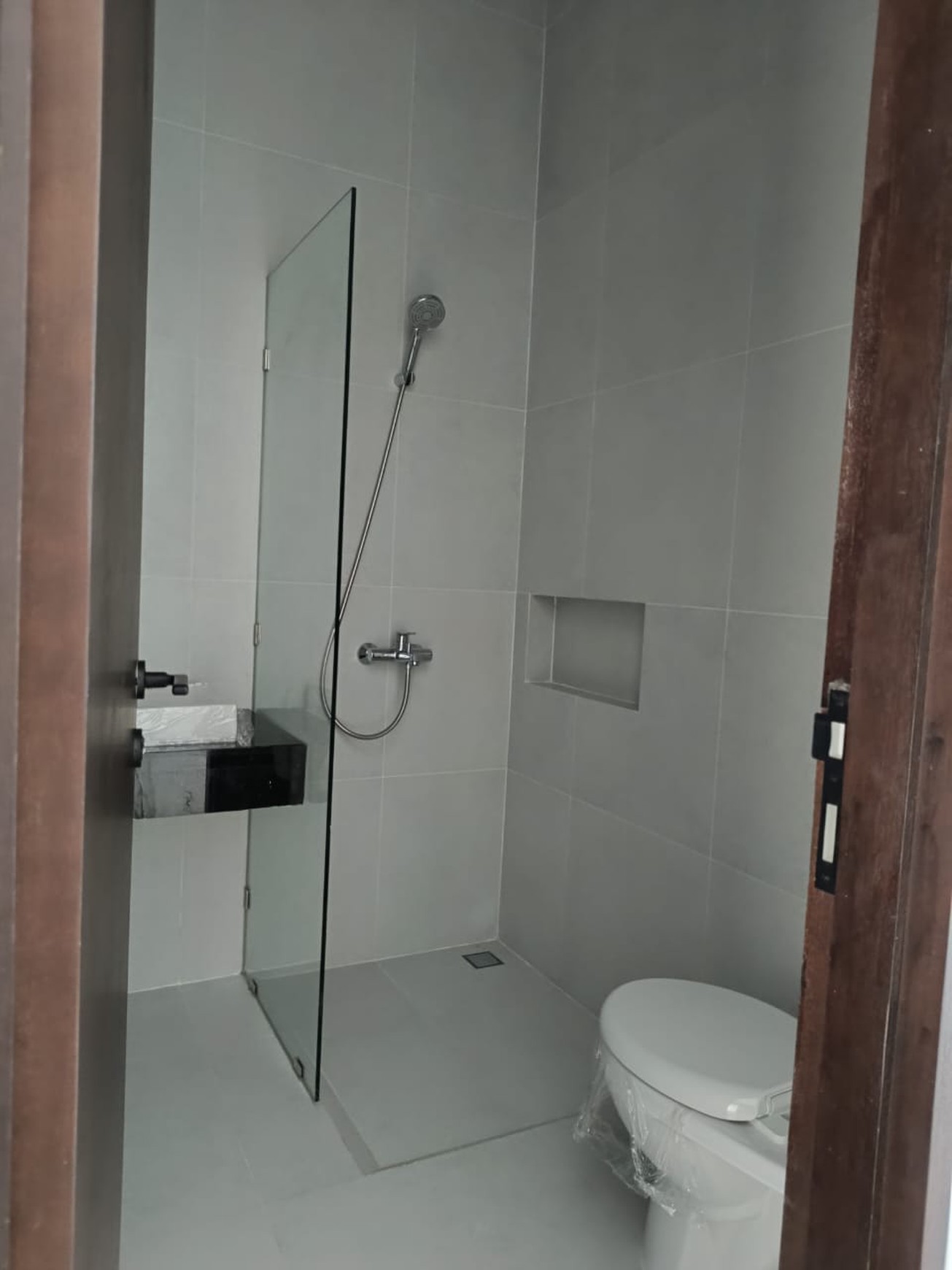 3 Milyar Dijual Rumah Baru District 9 Surabaya Smart Home - Smart Solar Sistem - Modern 2 Lantai Siap Huni