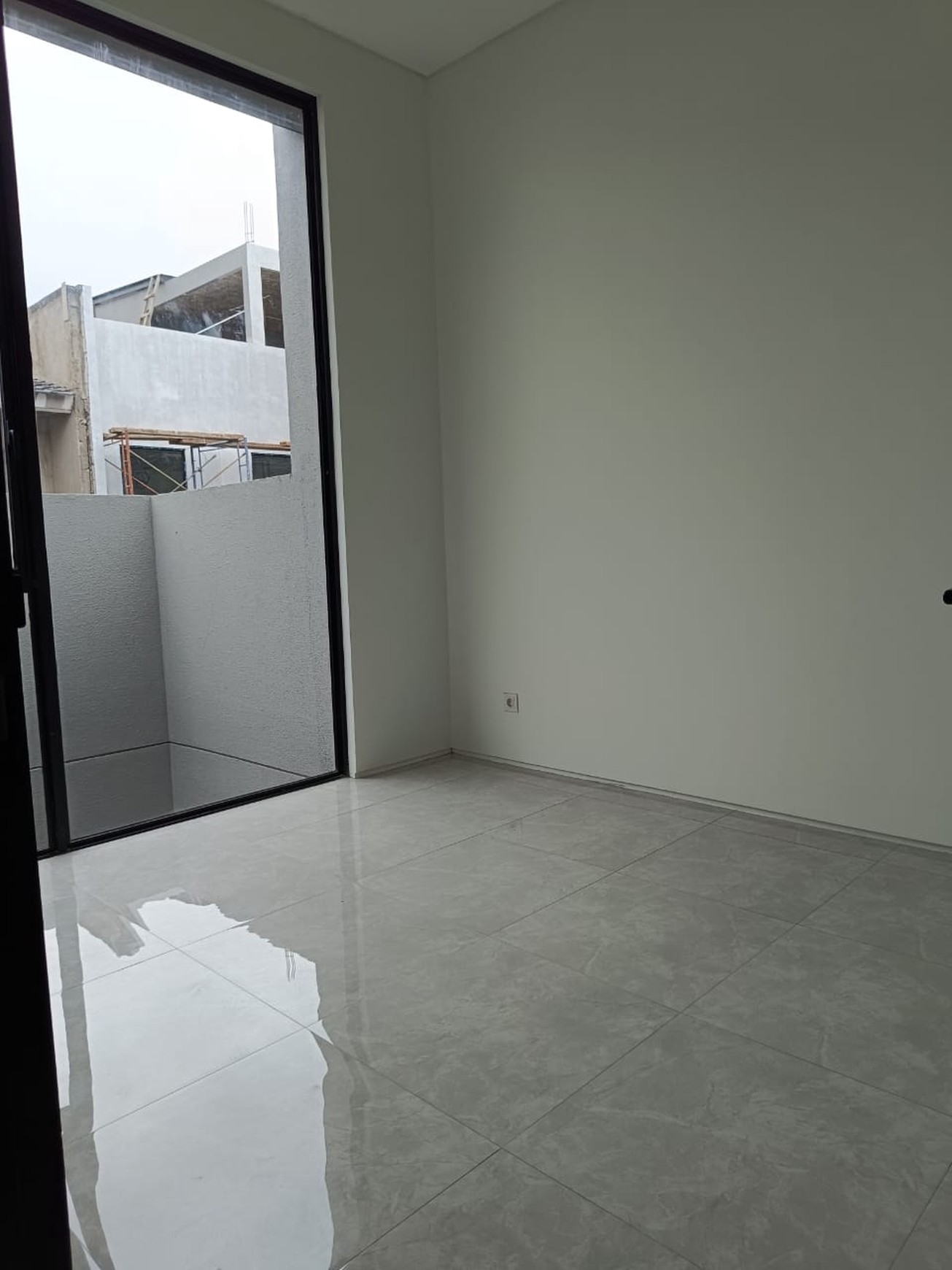 3 Milyar Dijual Rumah Baru District 9 Surabaya Smart Home - Smart Solar Sistem - Modern 2 Lantai Siap Huni