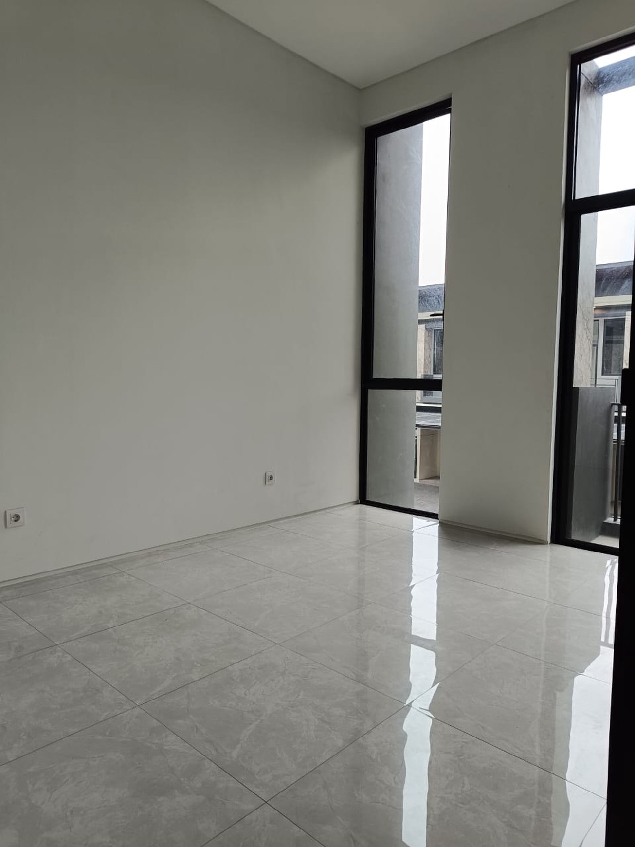 3 Milyar Dijual Rumah Baru District 9 Surabaya Smart Home - Smart Solar Sistem - Modern 2 Lantai Siap Huni