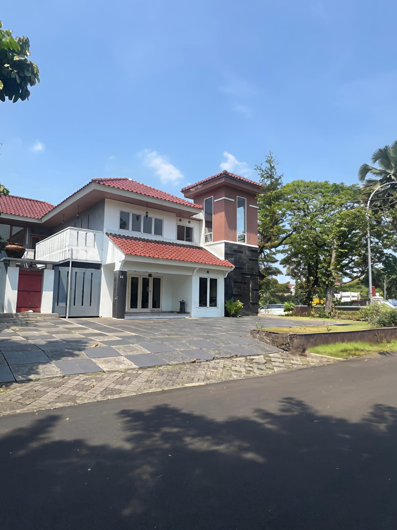 Rumah Mewah Siap Huni di Taman Giri Loka BSD Dekat Tol
