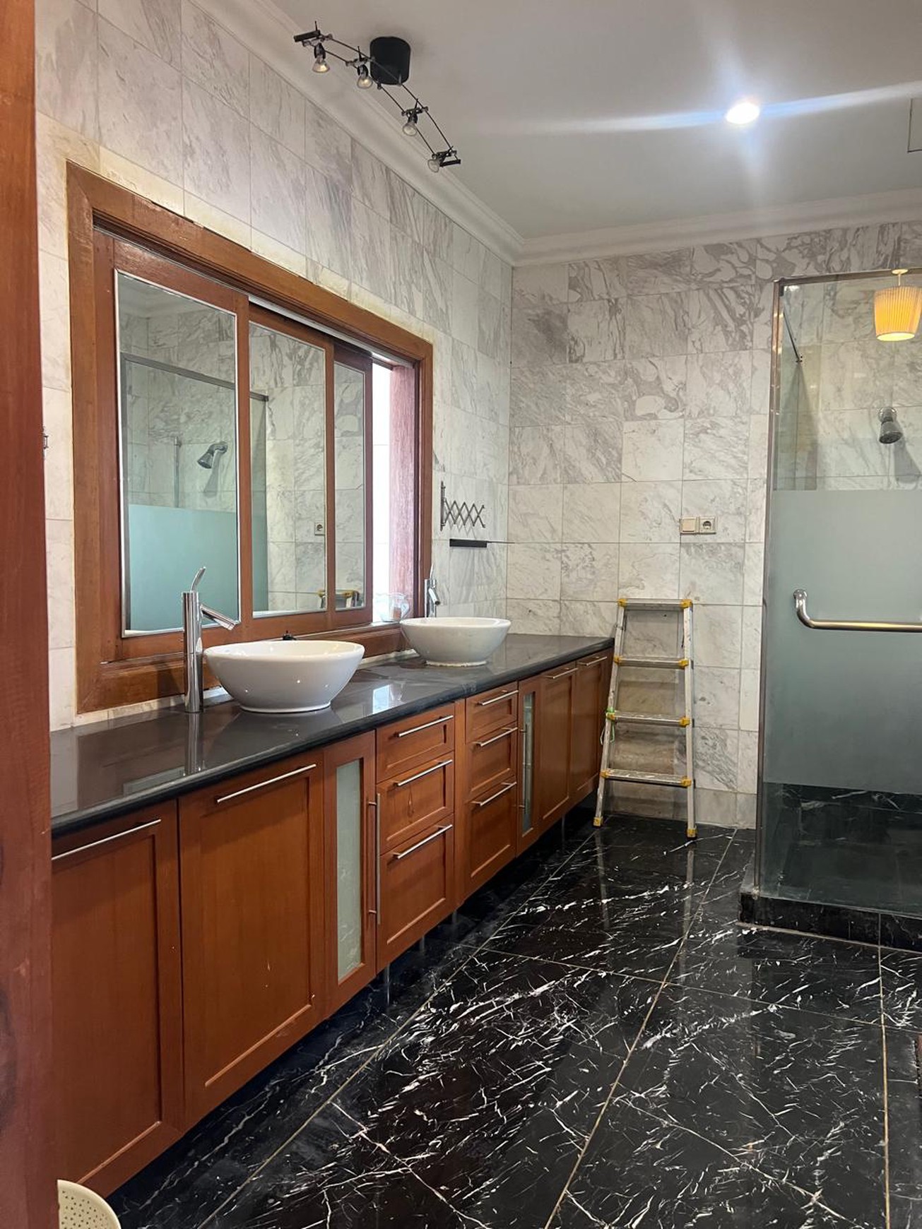 Rumah Mewah Siap Huni di Taman Giri Loka BSD Dekat Tol