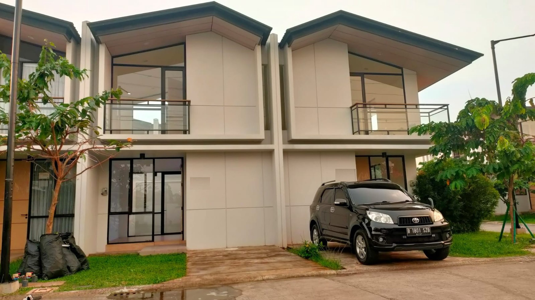 Dijual Rumah Siap Huni Di Cendana Clov'r Di Lippo Karawaci , Tangerang