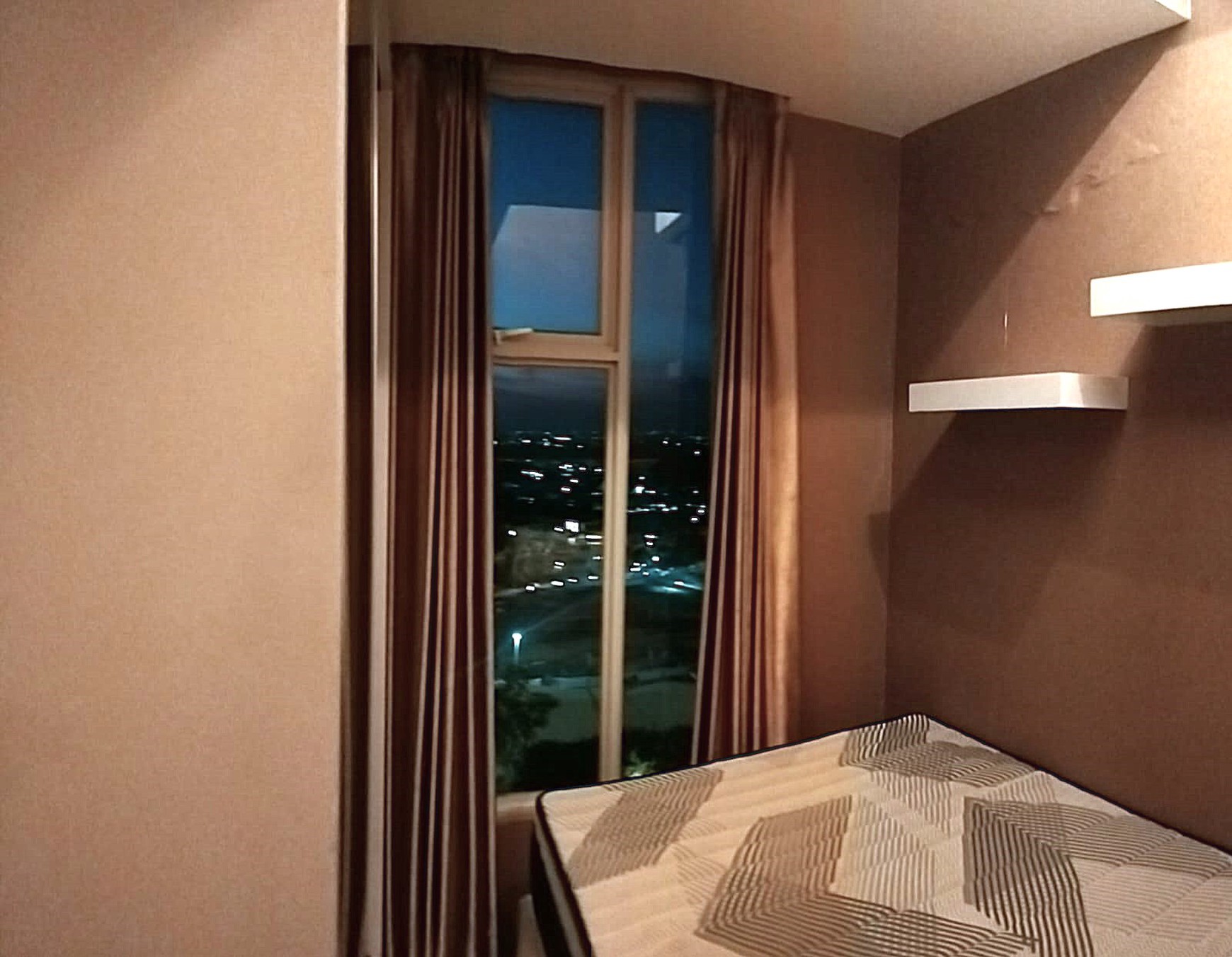 1 412. Disewakan Unit Full Furnish Benson - 2BR City View, Nyaman & Strategis