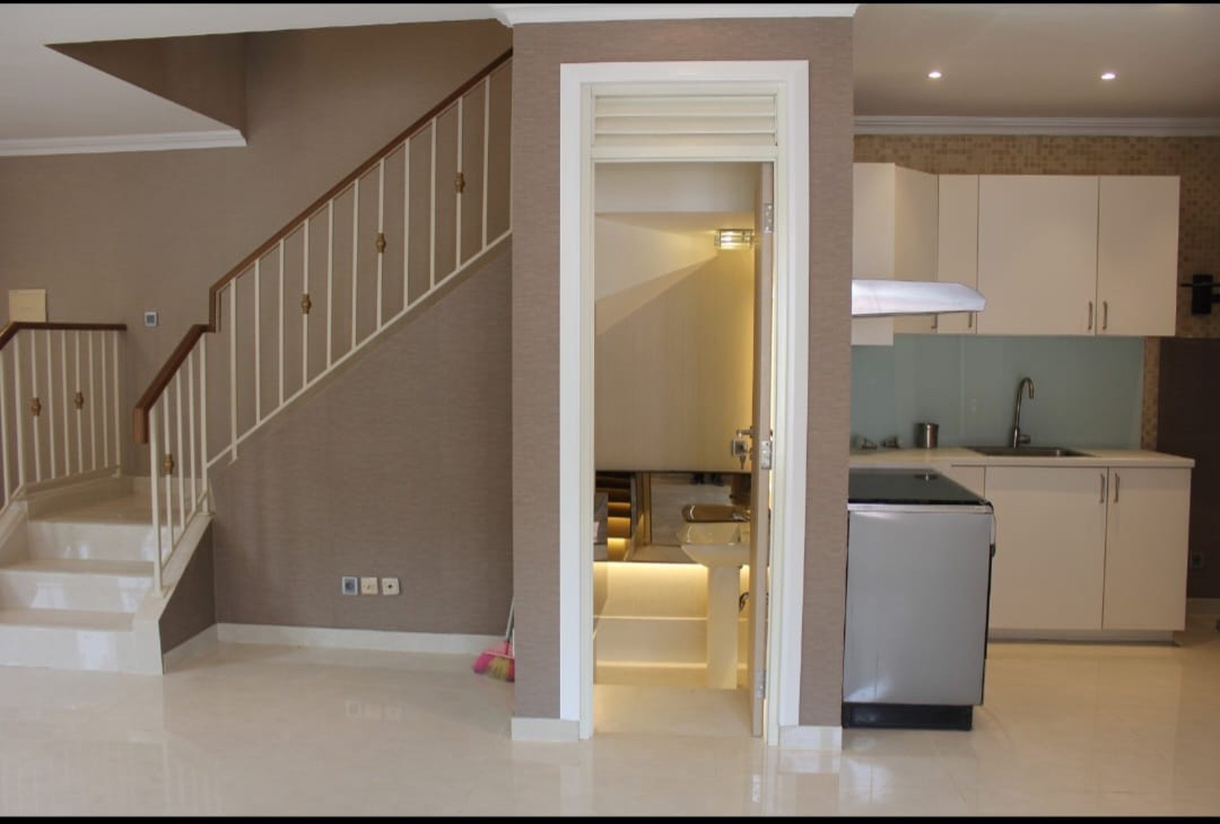 Dijual Townhouse di Taman Paris 1 Lippo Karawaci Tangerang