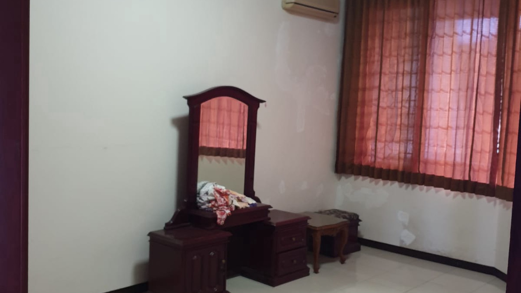 Rumah 2 Lantai Dijual Murah dan Mewah  di Puncak Permai Surabaya Dekat dengan PTC, Dekat area Komersil, Dekat Pasar Modern, Dekat Pintu Tol