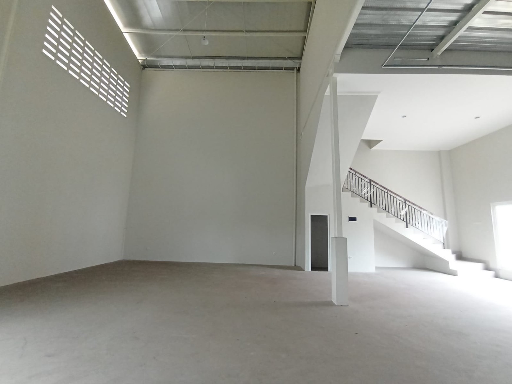 Dijual Gudang  Di Bizpoint , Cikupa Kab Tangerang