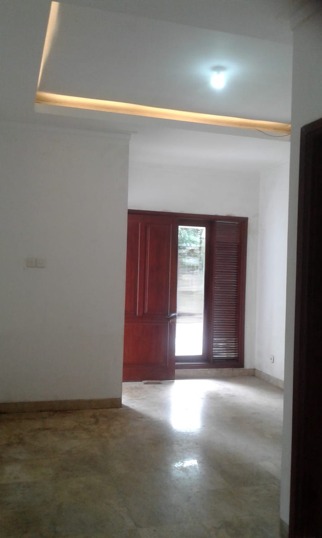 MURAH LUAS Dijual Rumah Crystal Golf Citraland Surabaya Barat - BARU Renov Cantik Siap Huni 