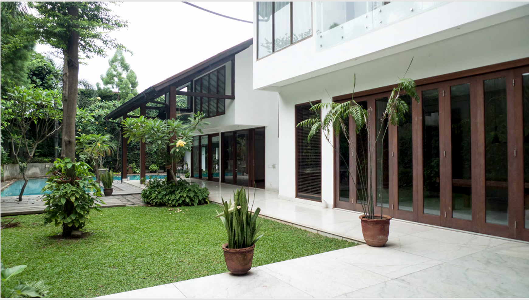 Rumah Mewah 2 Lantai Dengan Kolam Renang Di Kemang, Jakarta Selatan