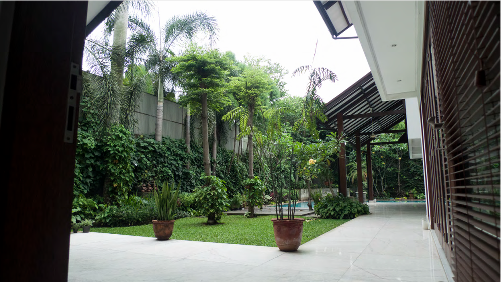 Rumah Mewah 2 Lantai Dengan Kolam Renang Di Kemang, Jakarta Selatan
