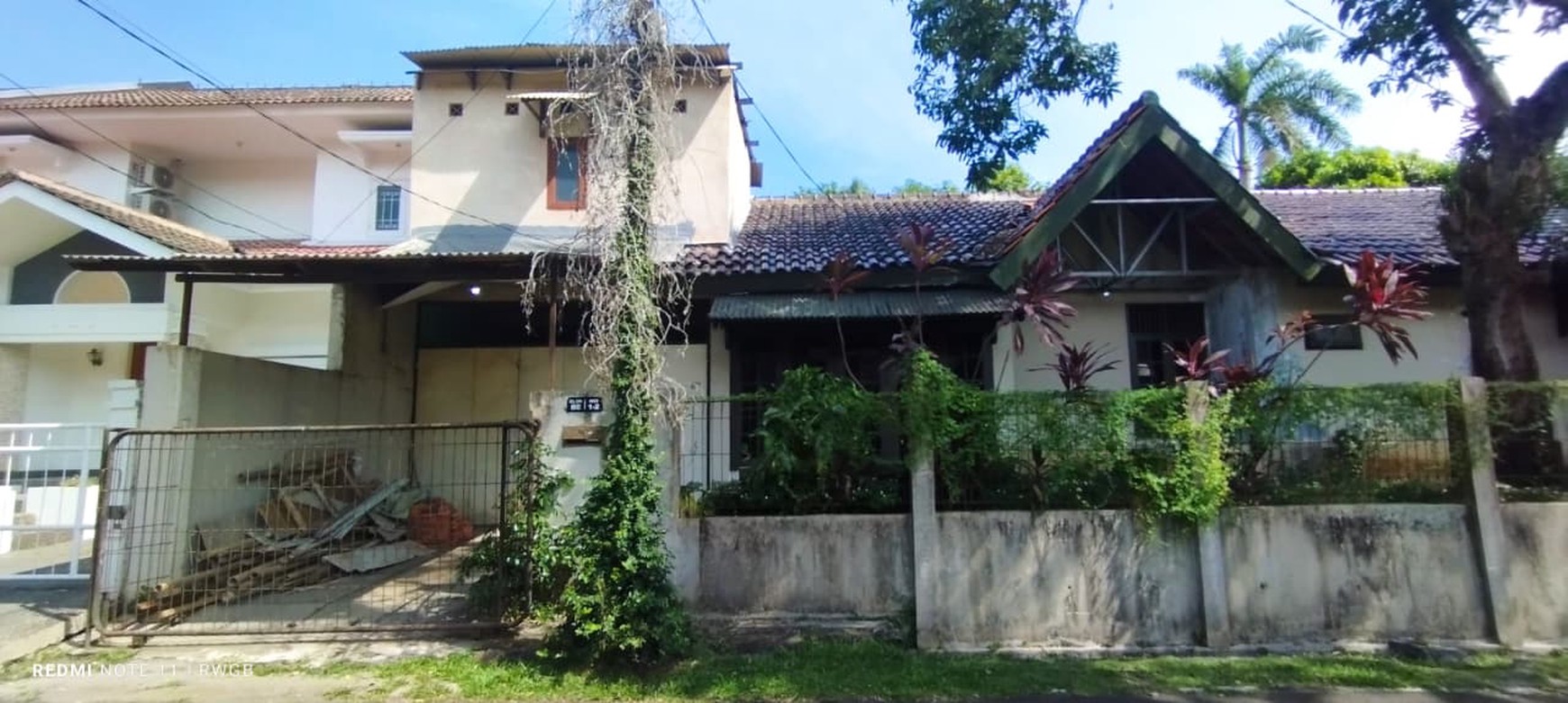 perlu renovasi luas tanah besar jual cepat rumah strategis hanya 1.750 M Griya Loka BSD City