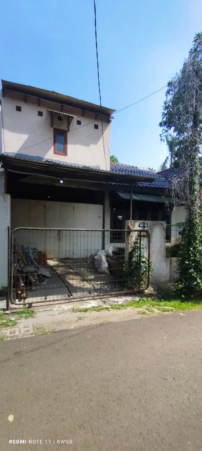 perlu renovasi luas tanah besar jual cepat rumah strategis hanya 1.750 M Griya Loka BSD City