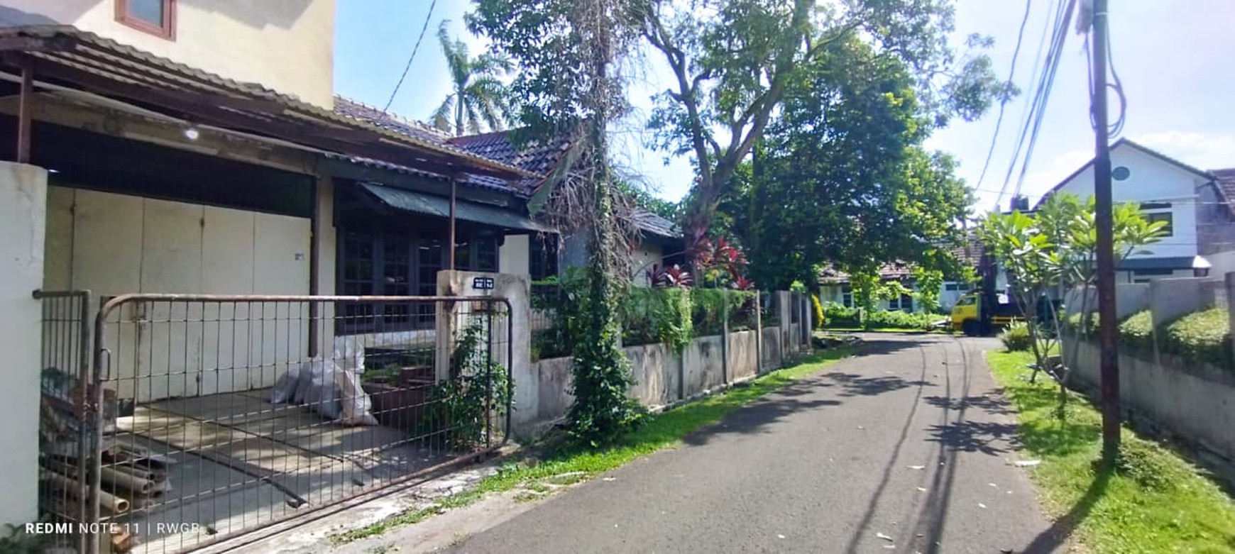 perlu renovasi luas tanah besar jual cepat rumah strategis hanya 1.750 M Griya Loka BSD City