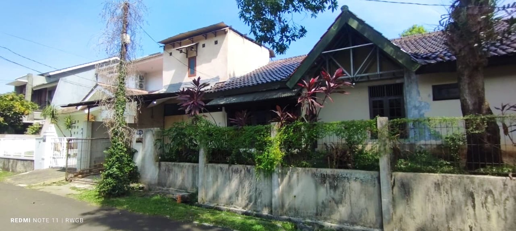 perlu renovasi luas tanah besar jual cepat rumah strategis hanya 1.750 M Griya Loka BSD City