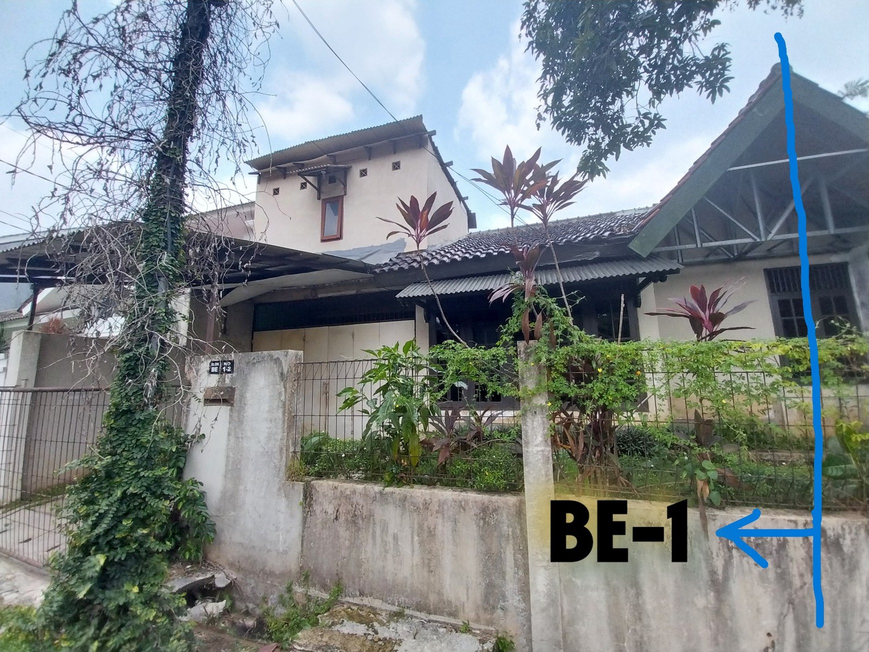 perlu renovasi luas tanah besar jual cepat rumah strategis hanya 1.750 M Griya Loka BSD City