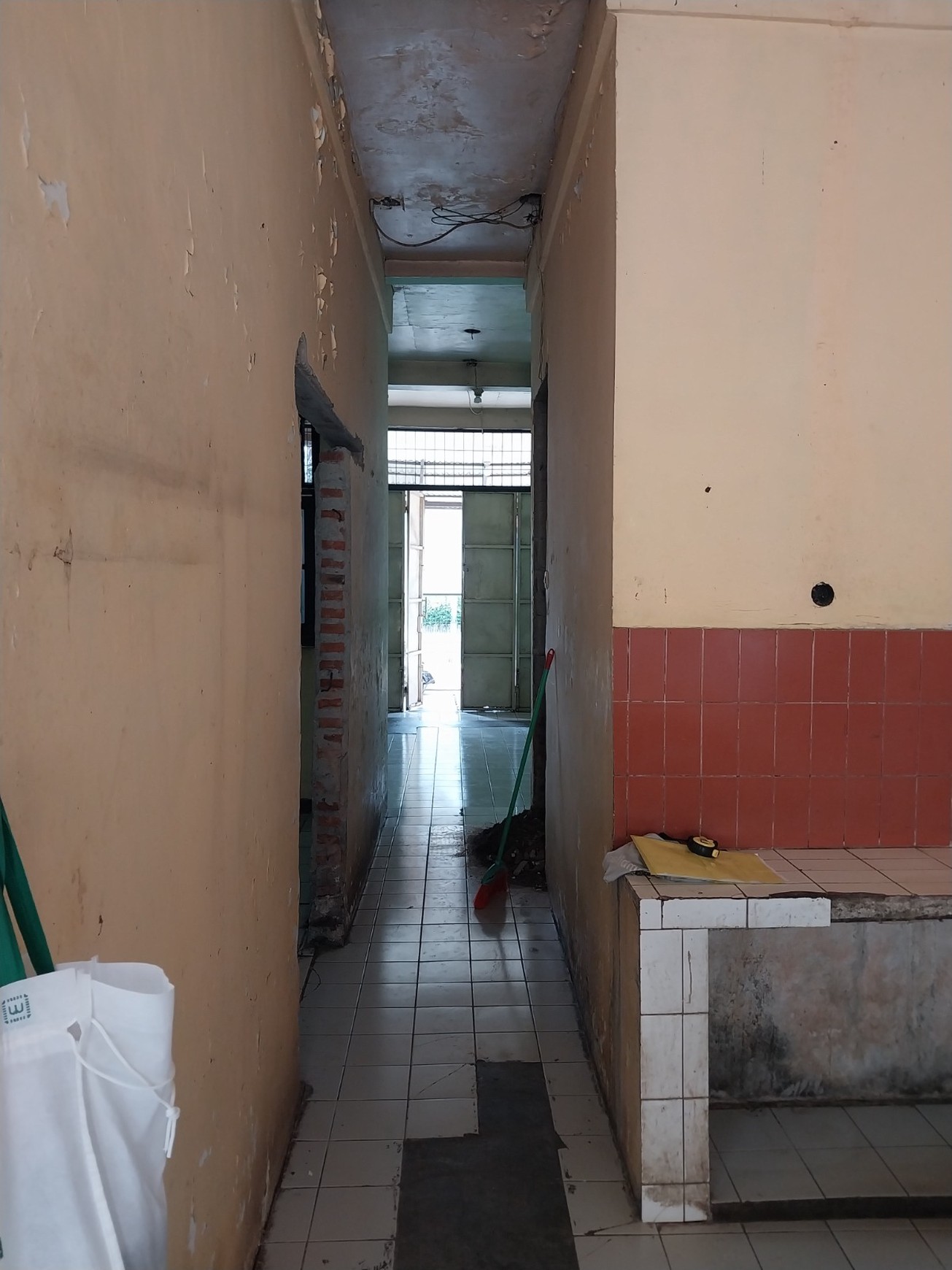 perlu renovasi luas tanah besar jual cepat rumah strategis hanya 1.750 M Griya Loka BSD City