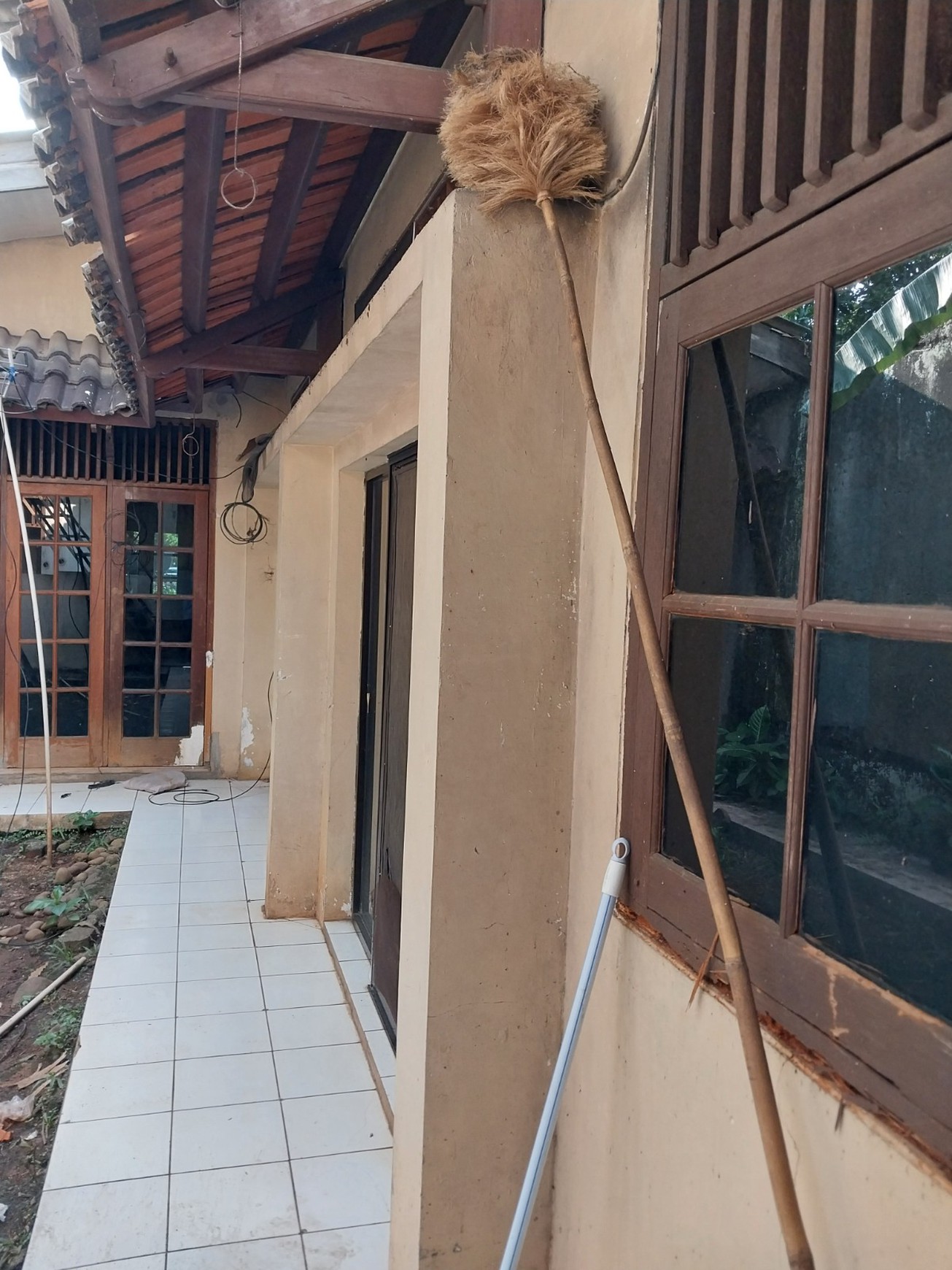 perlu renovasi luas tanah besar jual cepat rumah strategis hanya 1.750 M Griya Loka BSD City