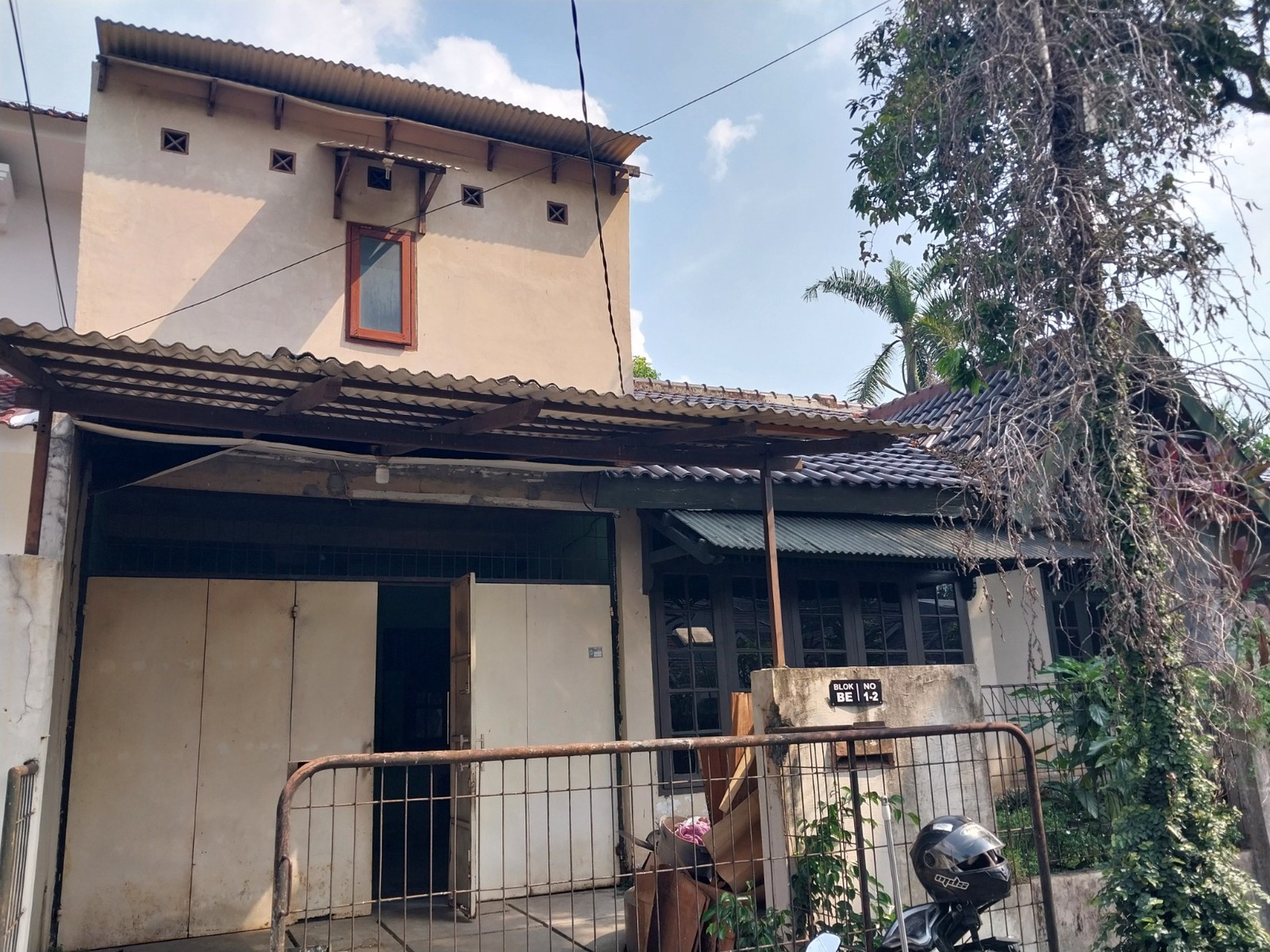 perlu renovasi luas tanah besar jual cepat rumah strategis hanya 1.750 M Griya Loka BSD City