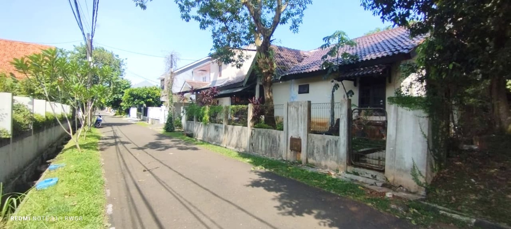 perlu renovasi luas tanah besar jual cepat rumah strategis hanya 1.750 M Griya Loka BSD City