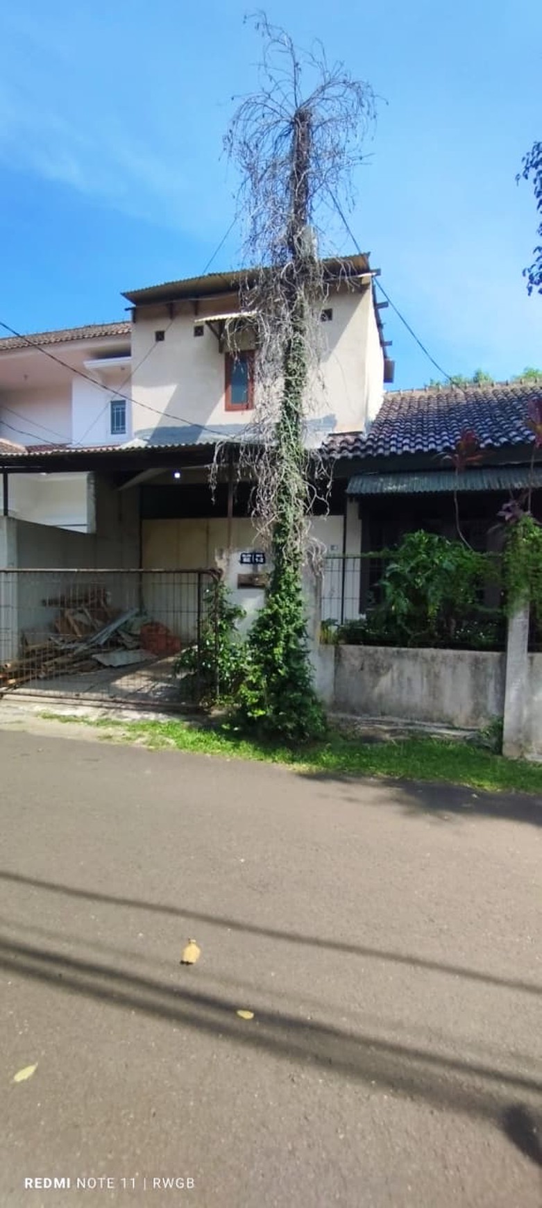 perlu renovasi luas tanah besar jual cepat rumah strategis hanya 1.750 M Griya Loka BSD City