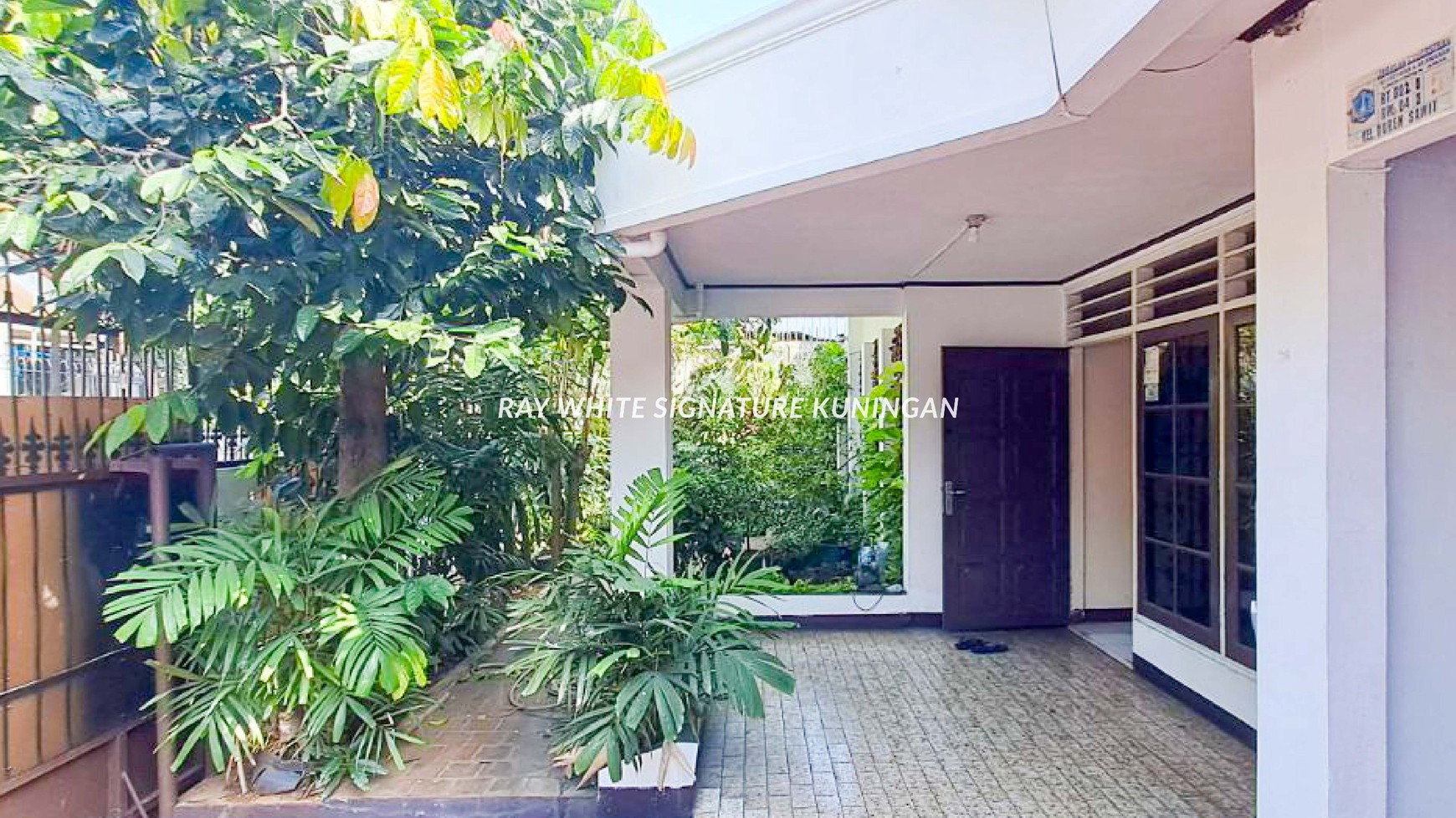 Dijual Rumah Multifungsi di Duren Sawit - Lokasi Nyaman & Komersial