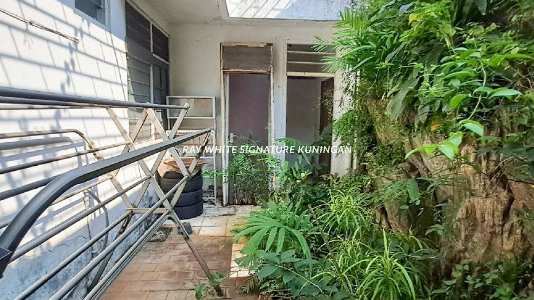 Dijual Rumah Multifungsi di Duren Sawit - Lokasi Nyaman & Komersial