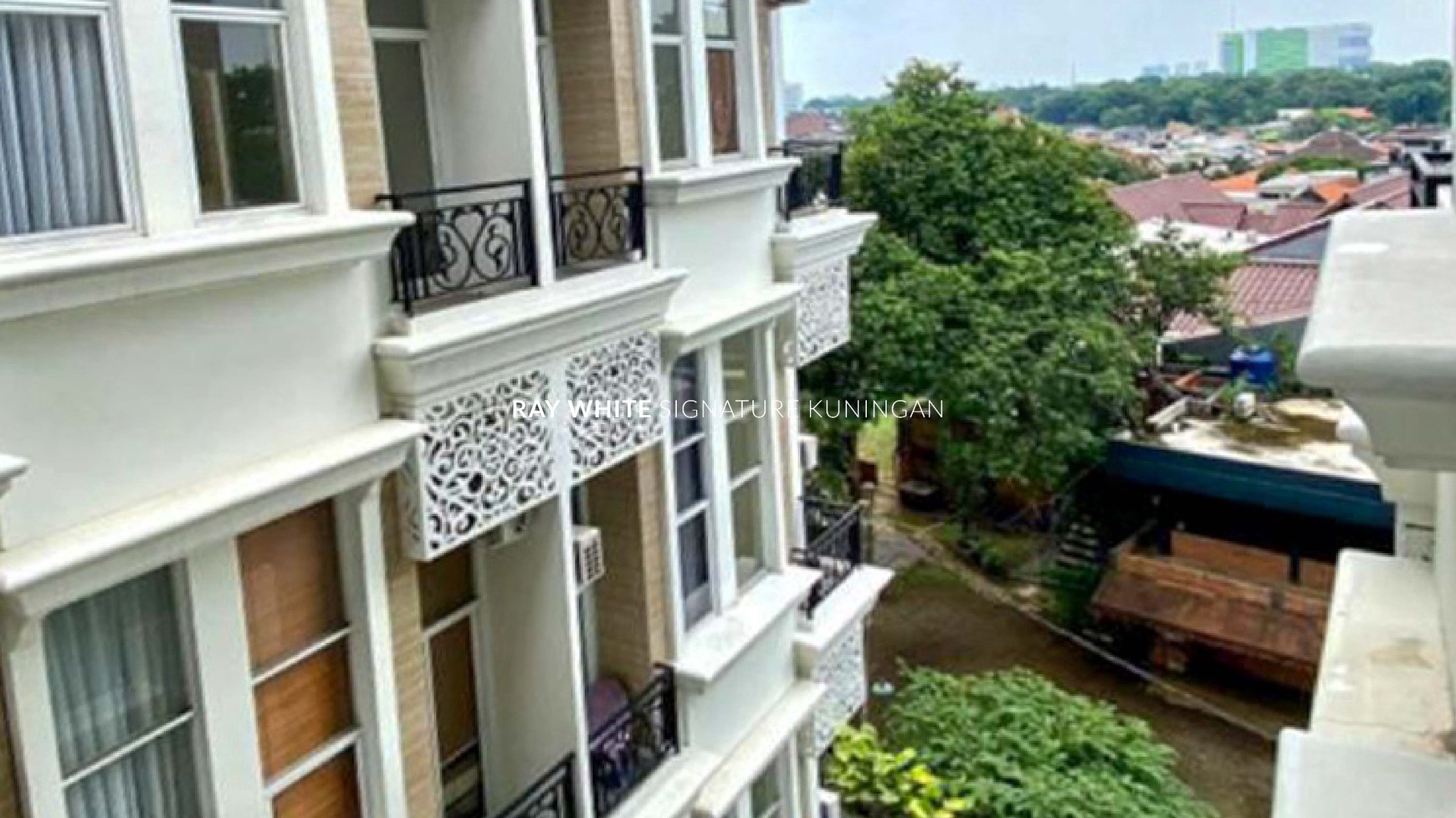 Hunian Eksklusif Apple 1 Condovilla Tower A - Unit Low Floor Siap Huni