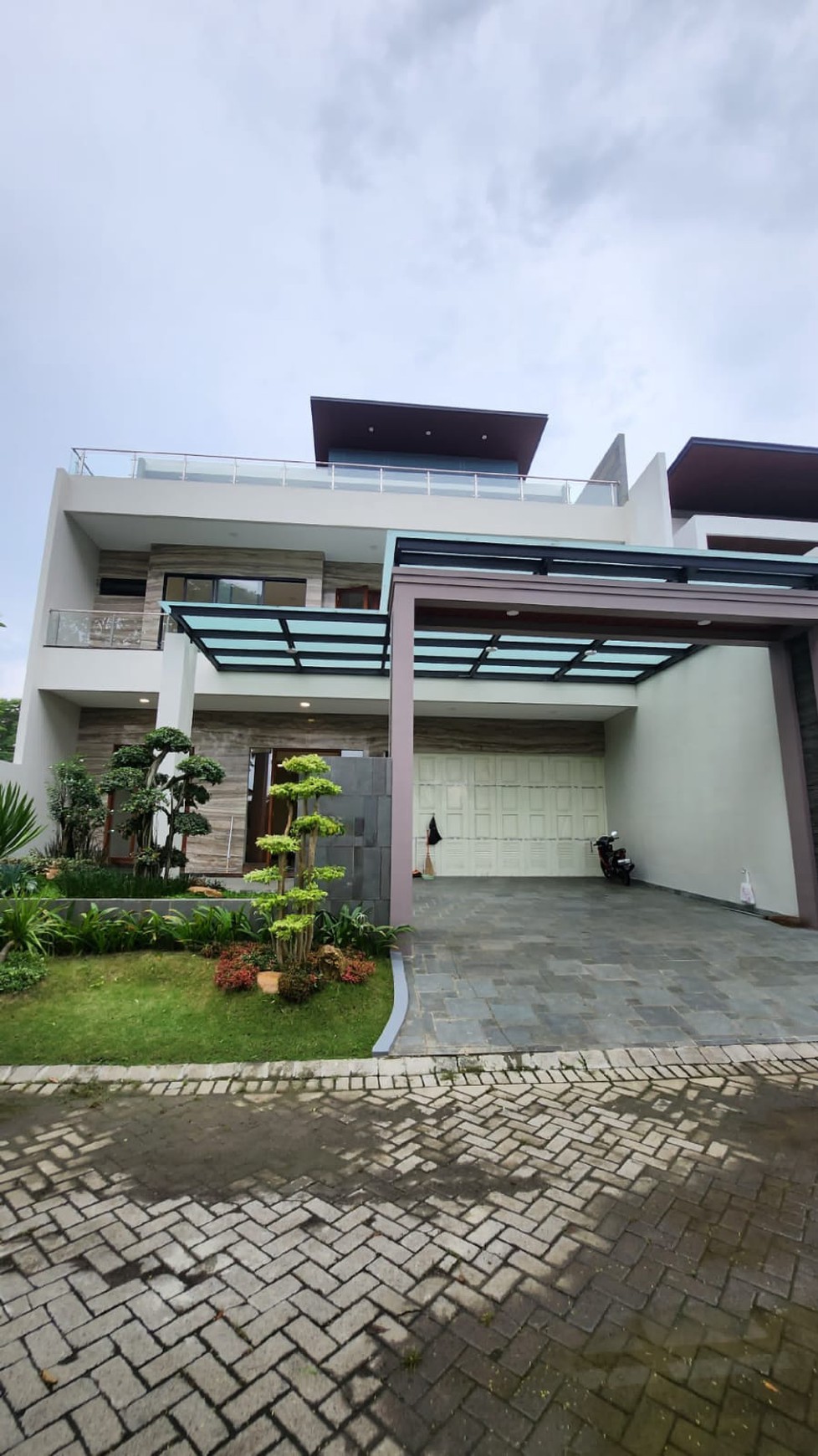 Dijual Rumah Baru Mewah Bukit Golf Internasional Citraland Surabaya - Mewah Lantai Marmer Italy