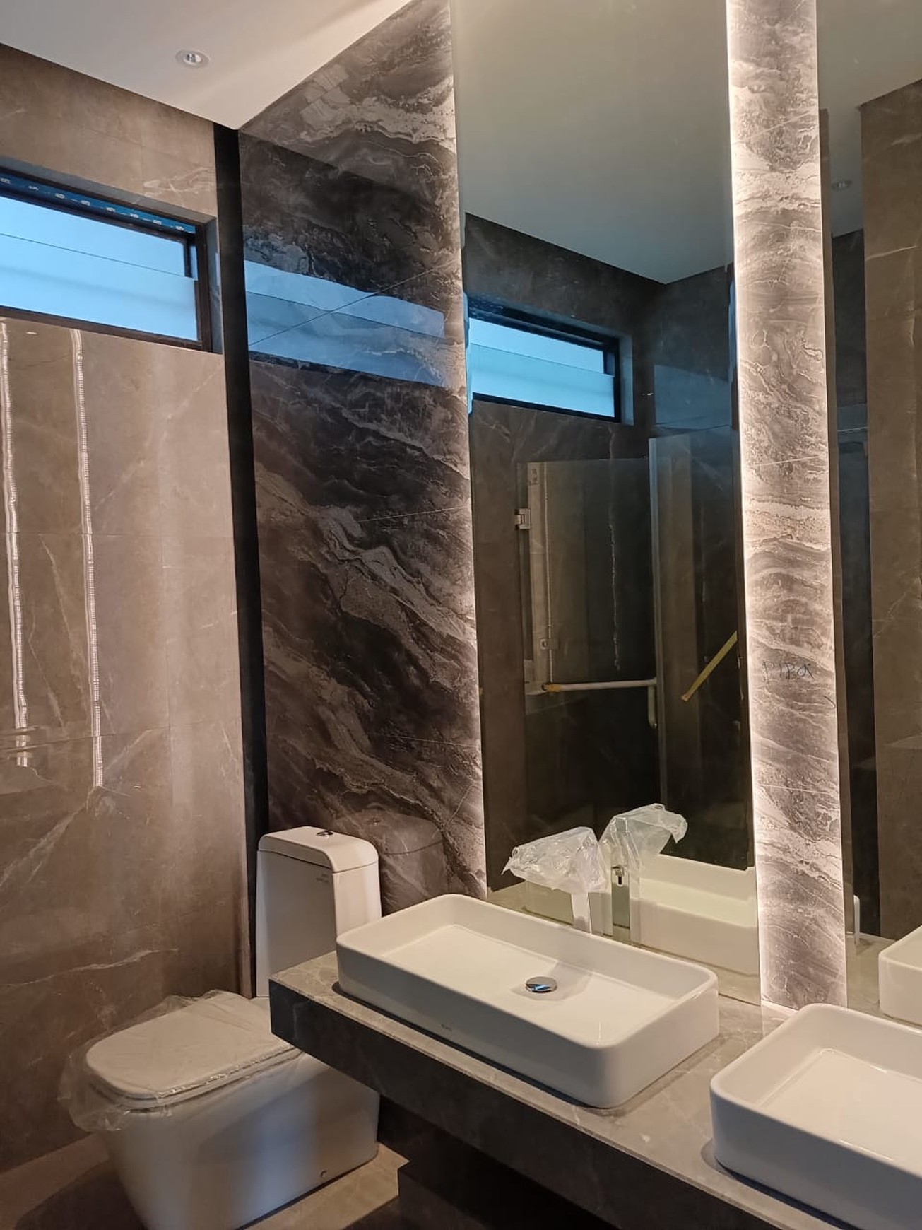 Dijual Rumah Baru Pakuwin Indah Surabaya - Split Level