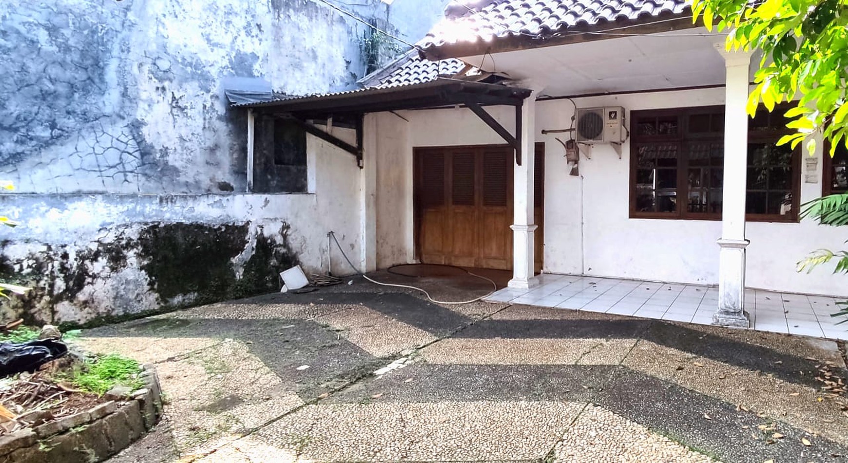 Rumah Lama Hitung Tanah, Murah di Jl. Karang Pola, Jati Padang