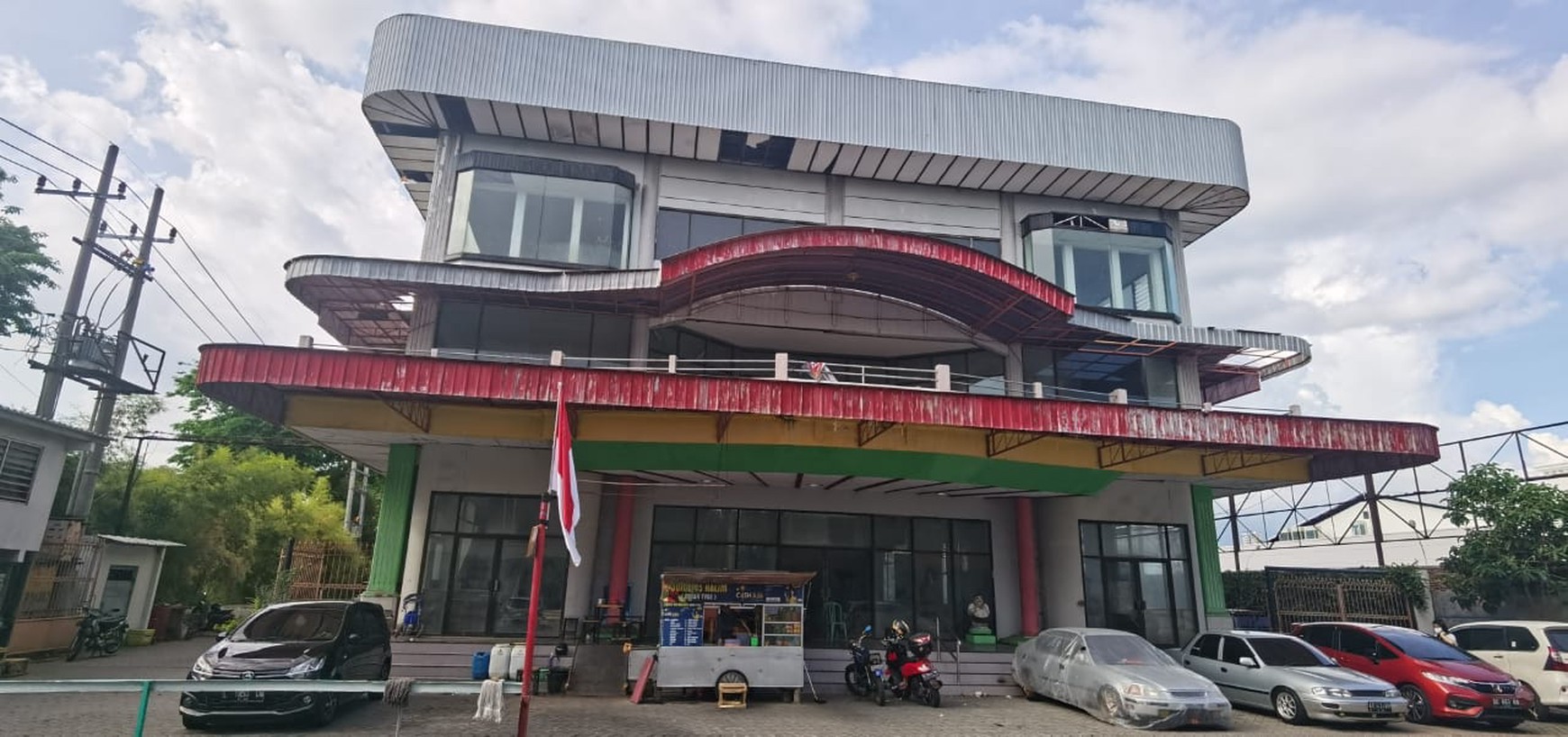 Dijual Gedung AIS Nasution Gresik