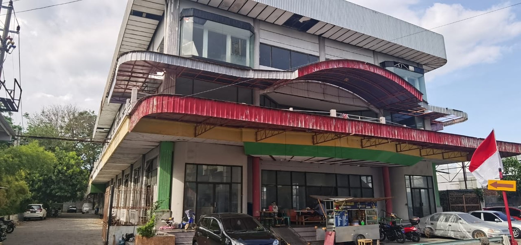 Dijual Gedung AIS Nasution Gresik