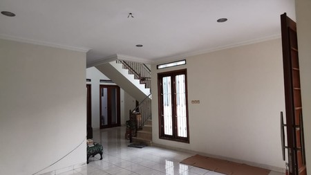 Dijual Rumah Siap Huni dan Terawat Lokasi Tenang di Kebayoran Baru, Jakarta Selatan